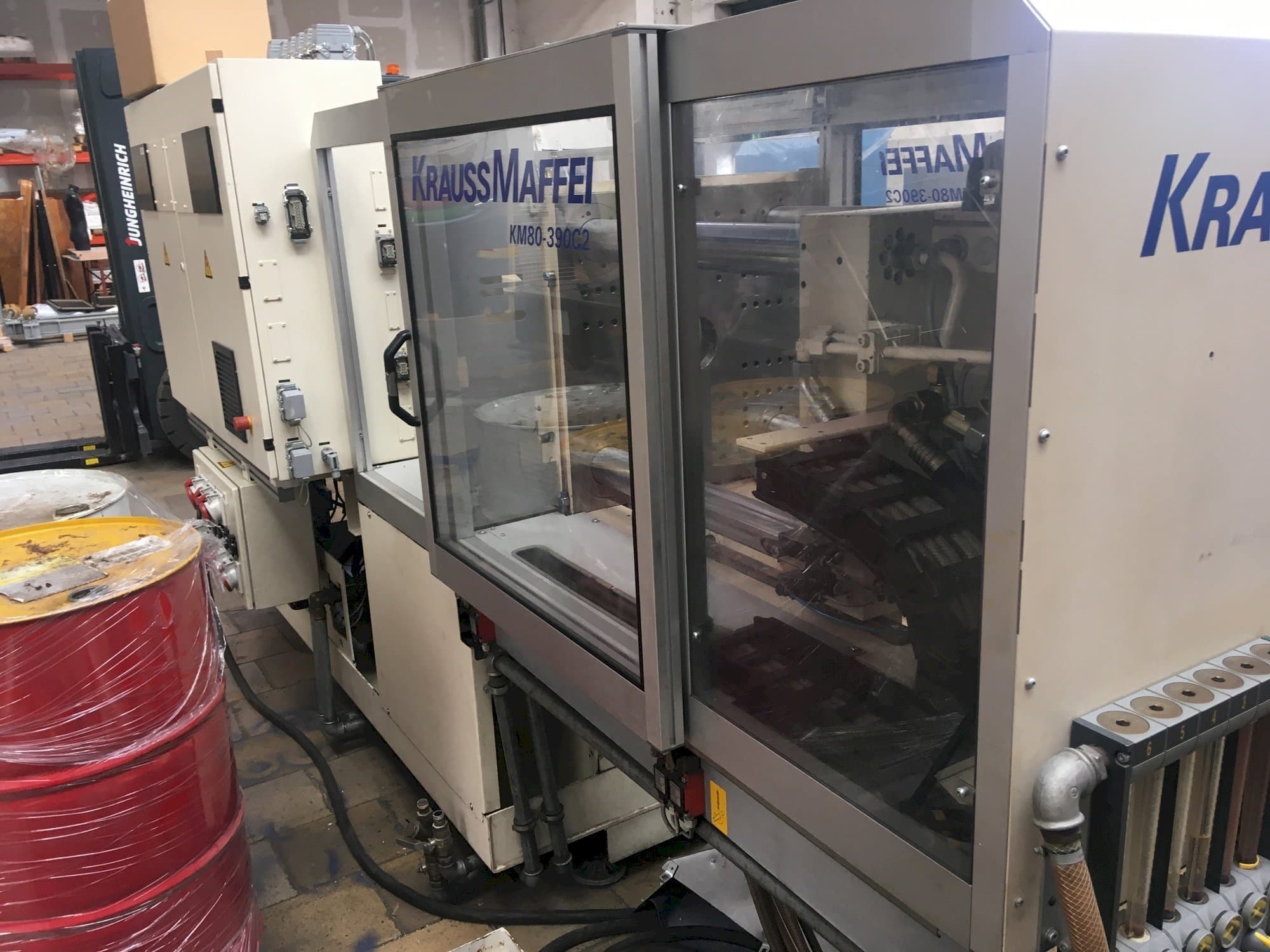 Masinavaade Krauss Maffei 80/390 C2 paremalt