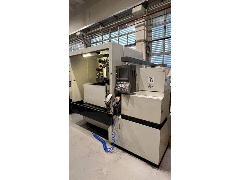 Masina FANUC ROBOCUT Alfa-1iC eestvaade