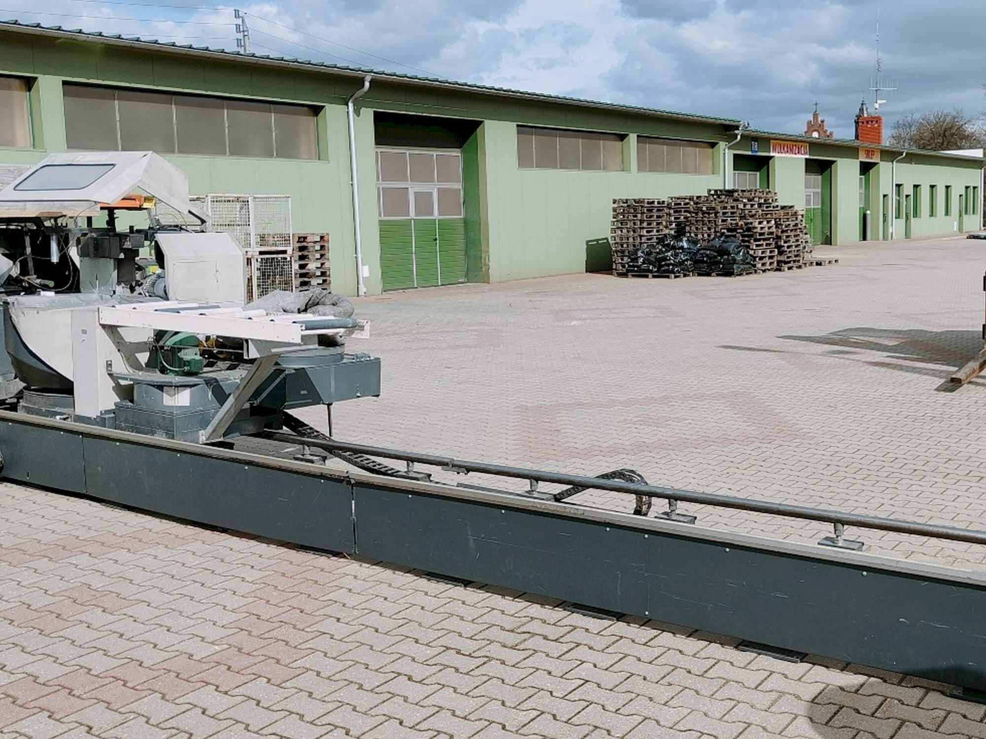 Masina Elumatec DG 244/2 eestvaade