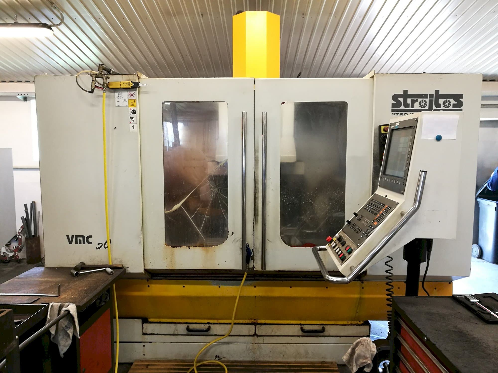 Masina Strojtos VMC 50 eestvaade