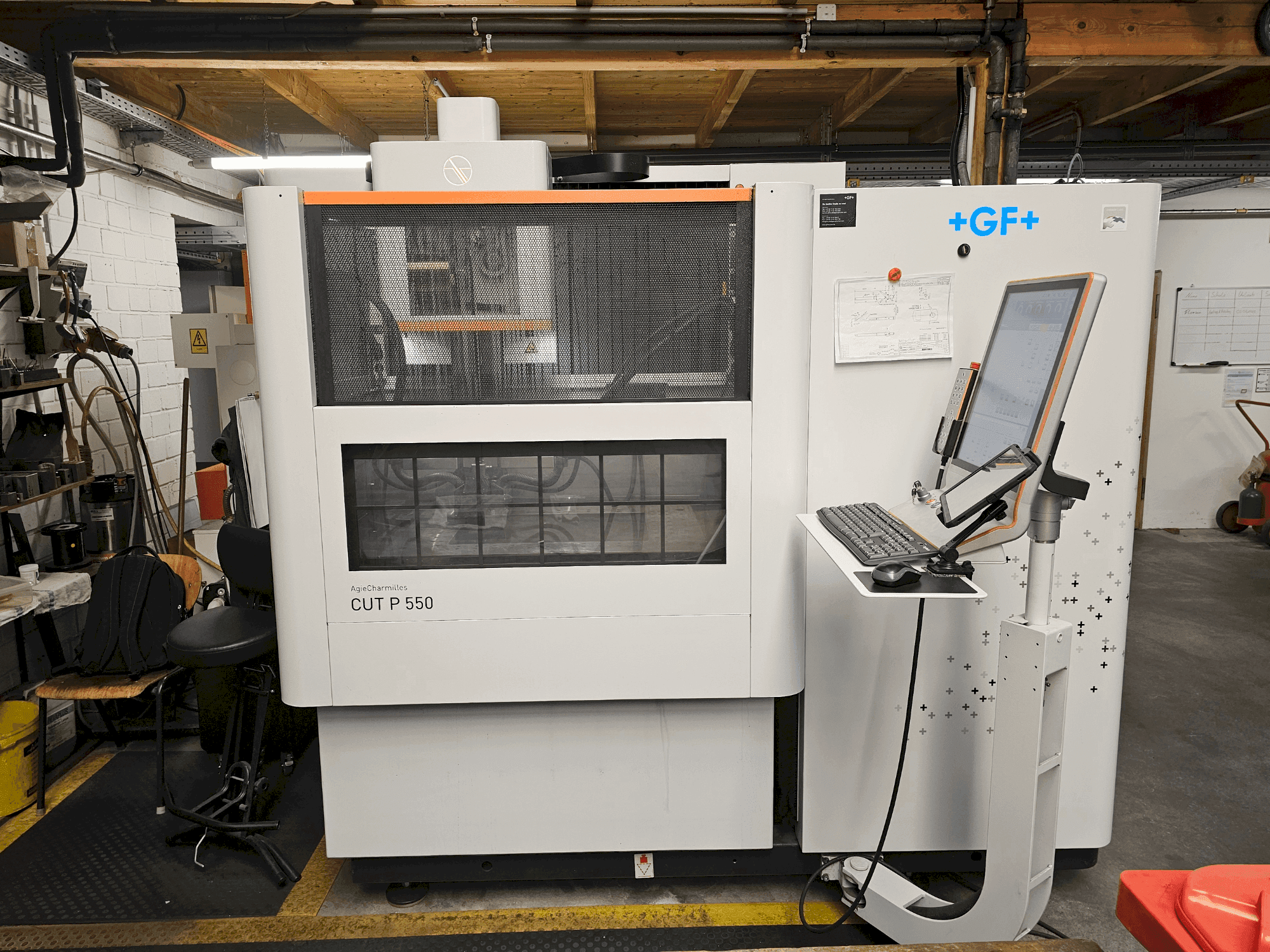 Masina AgieCharmilles CUT P 550 eestvaade