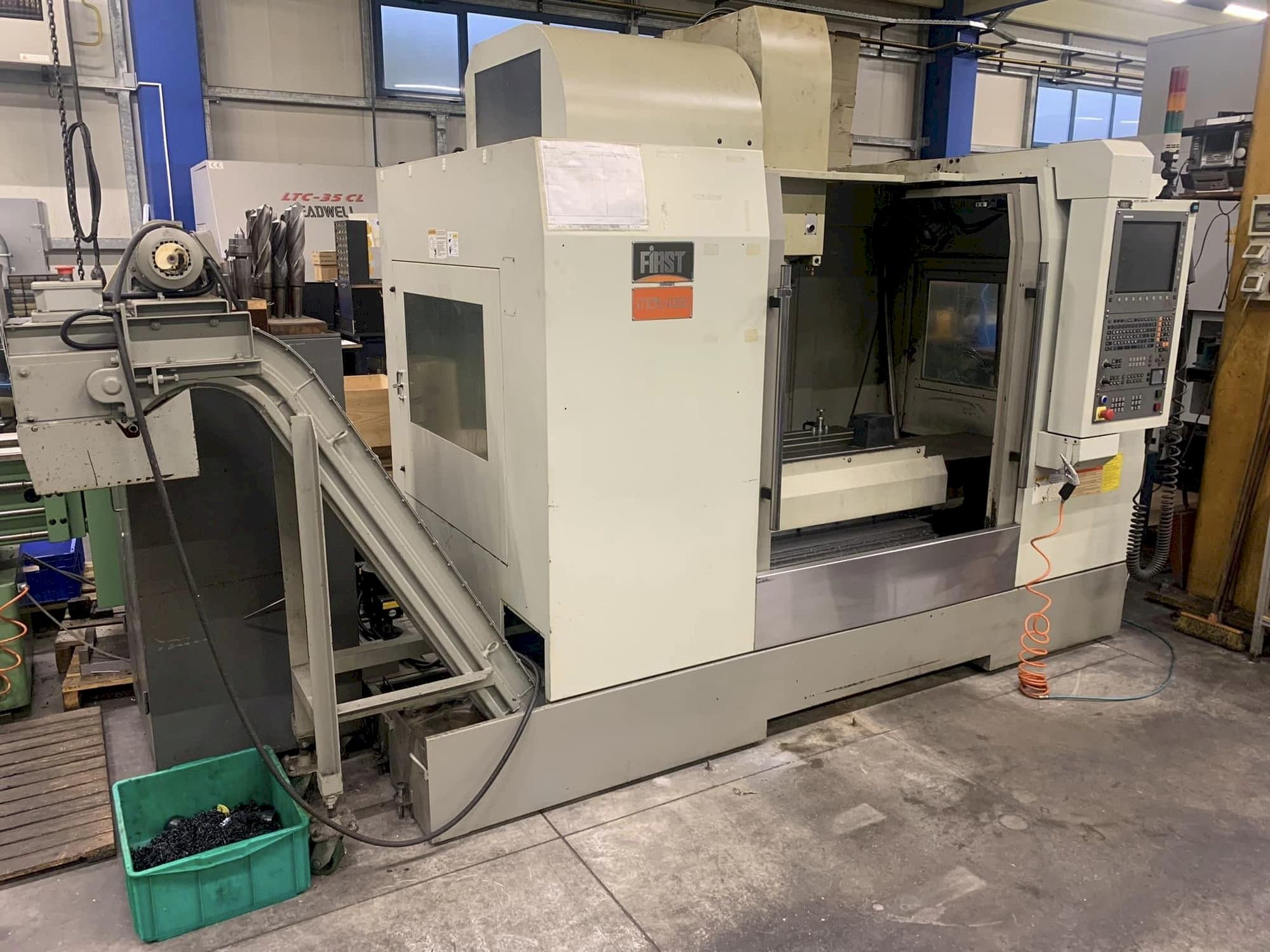 Masina FIRST MCV 1000 eestvaade