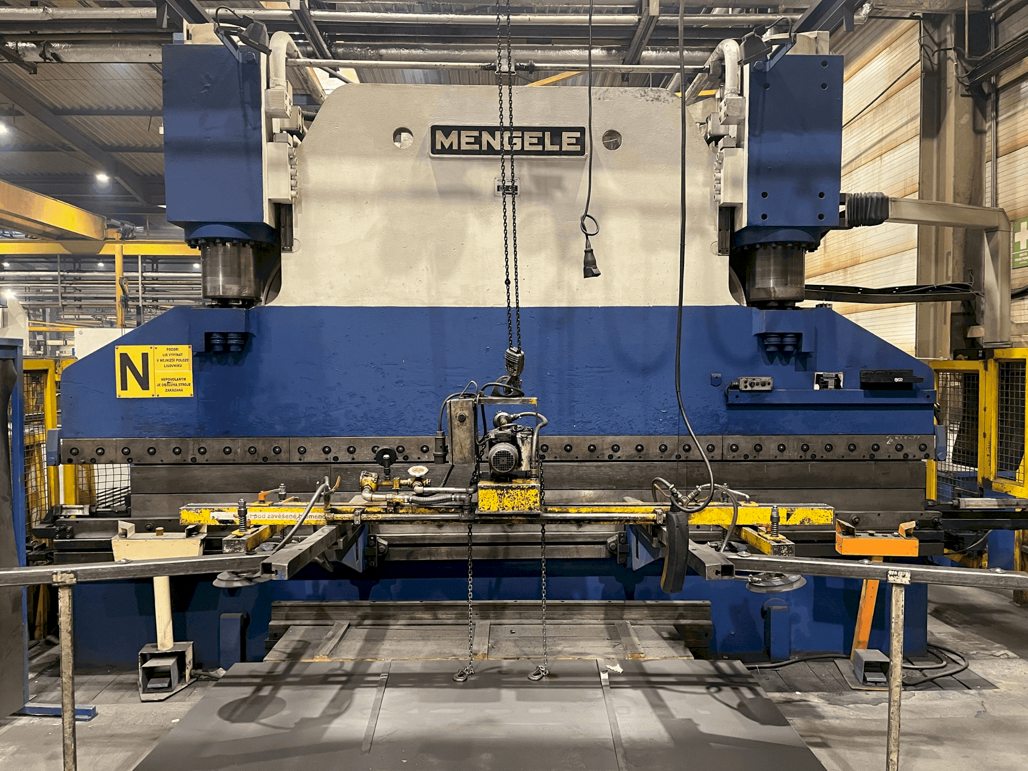 Masina MENGELE D 400-3/5 eestvaade