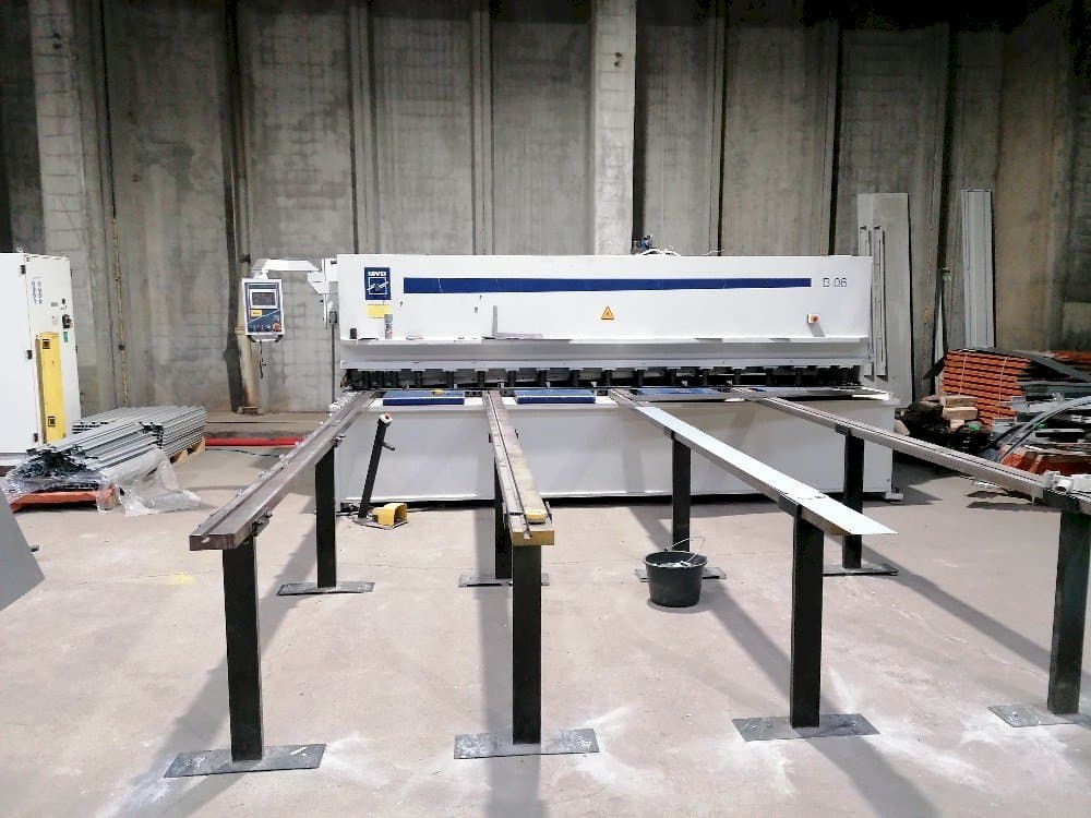 Masina MVD B06-4000 eestvaade