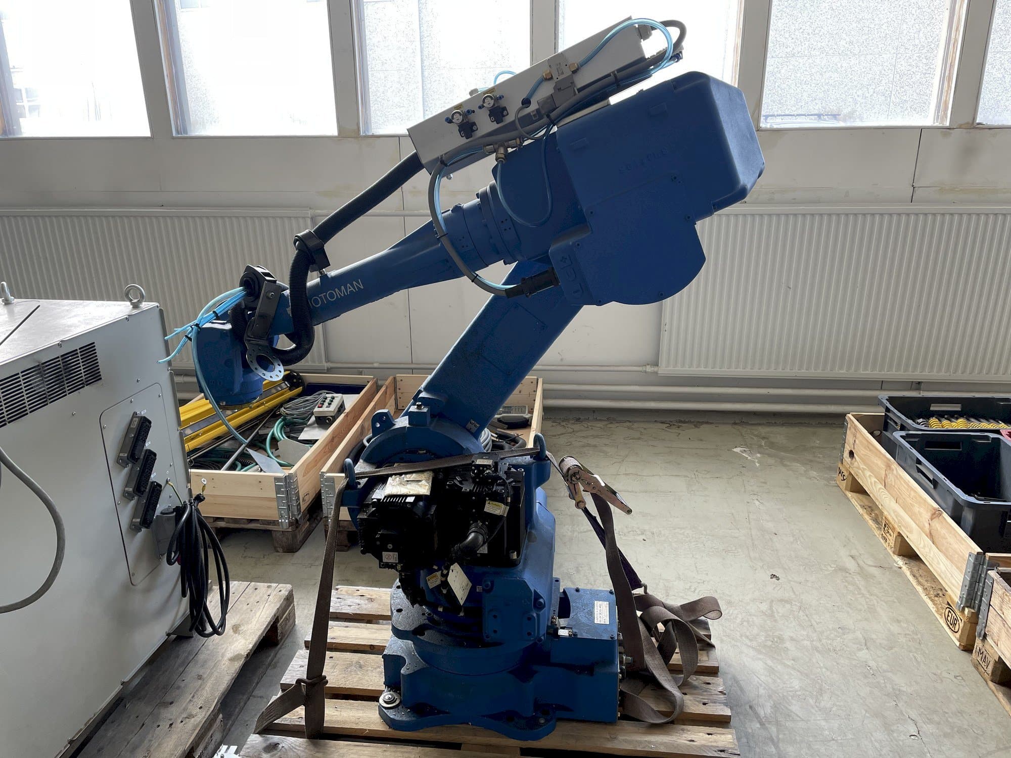 Masina MOTOMAN NX100 80KG eestvaade