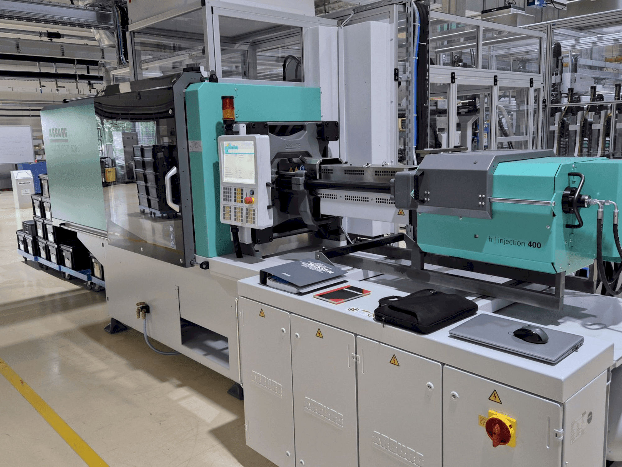 Masina Arburg Allrounder 520S 1600-400 eestvaade