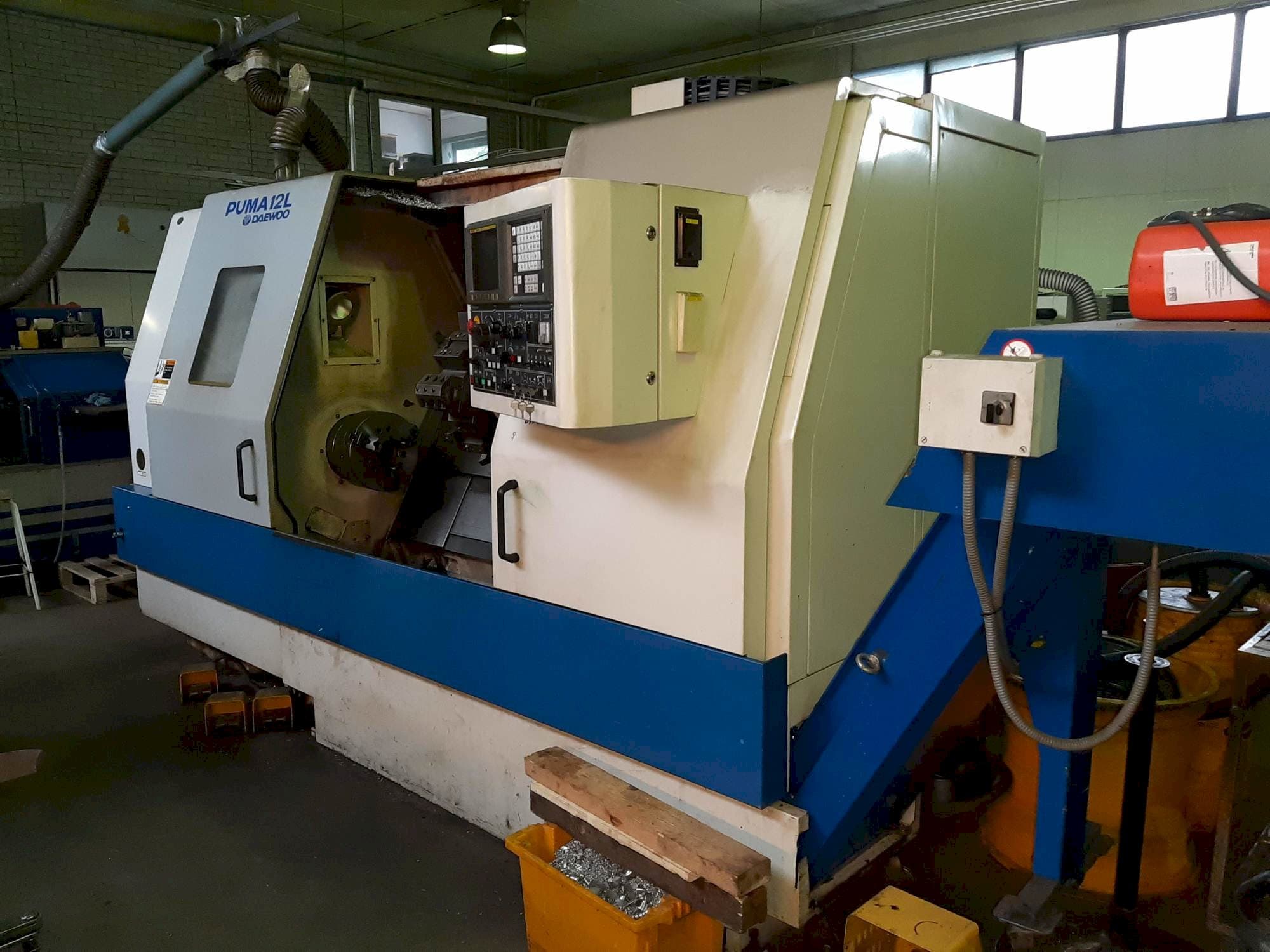 Masina DAEWOO PUMA 12L eestvaade