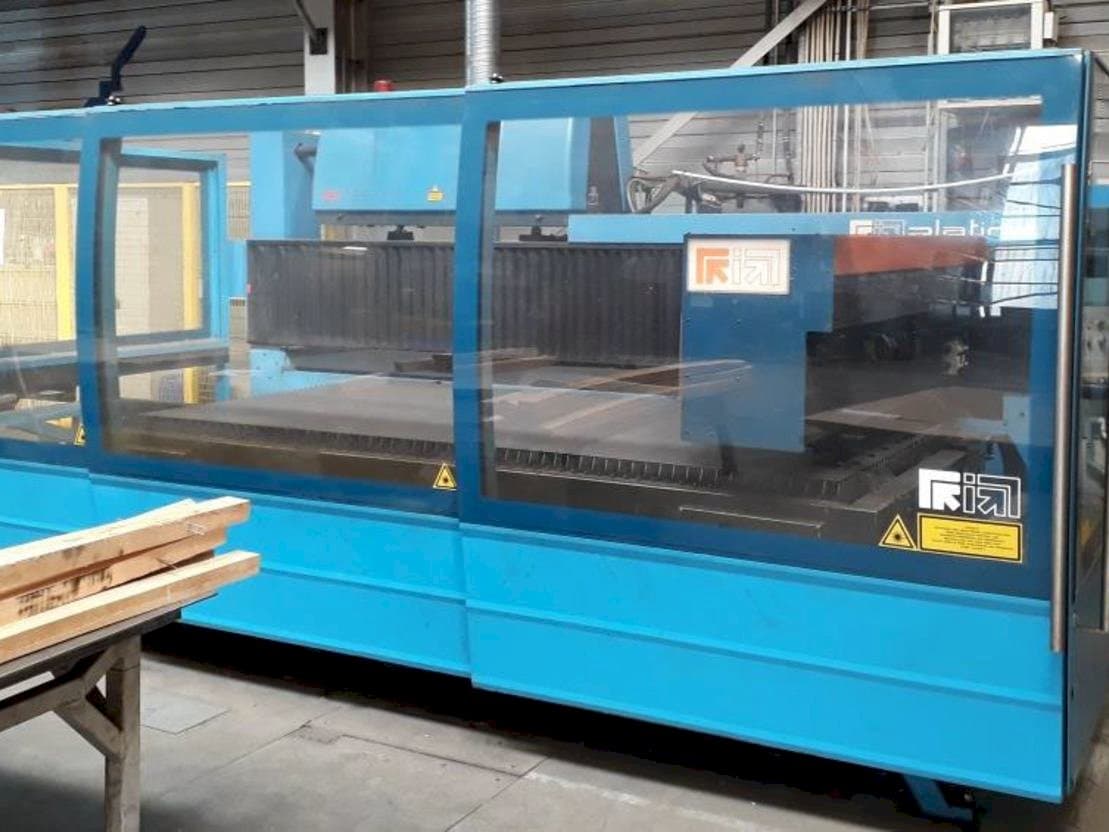 Masina Prima Industrie Platino 1530 eestvaade