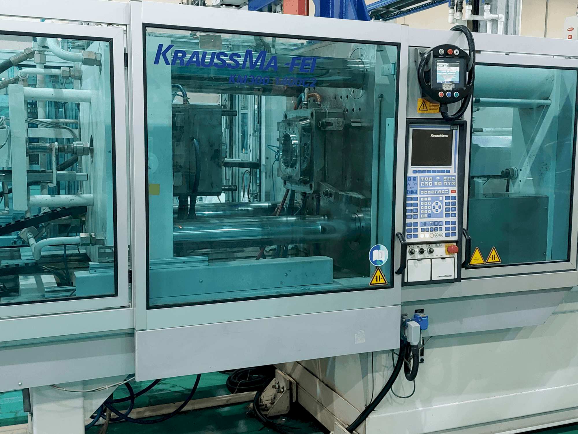 Masina Krauss Maffei 300 – 1400 C2 eestvaade