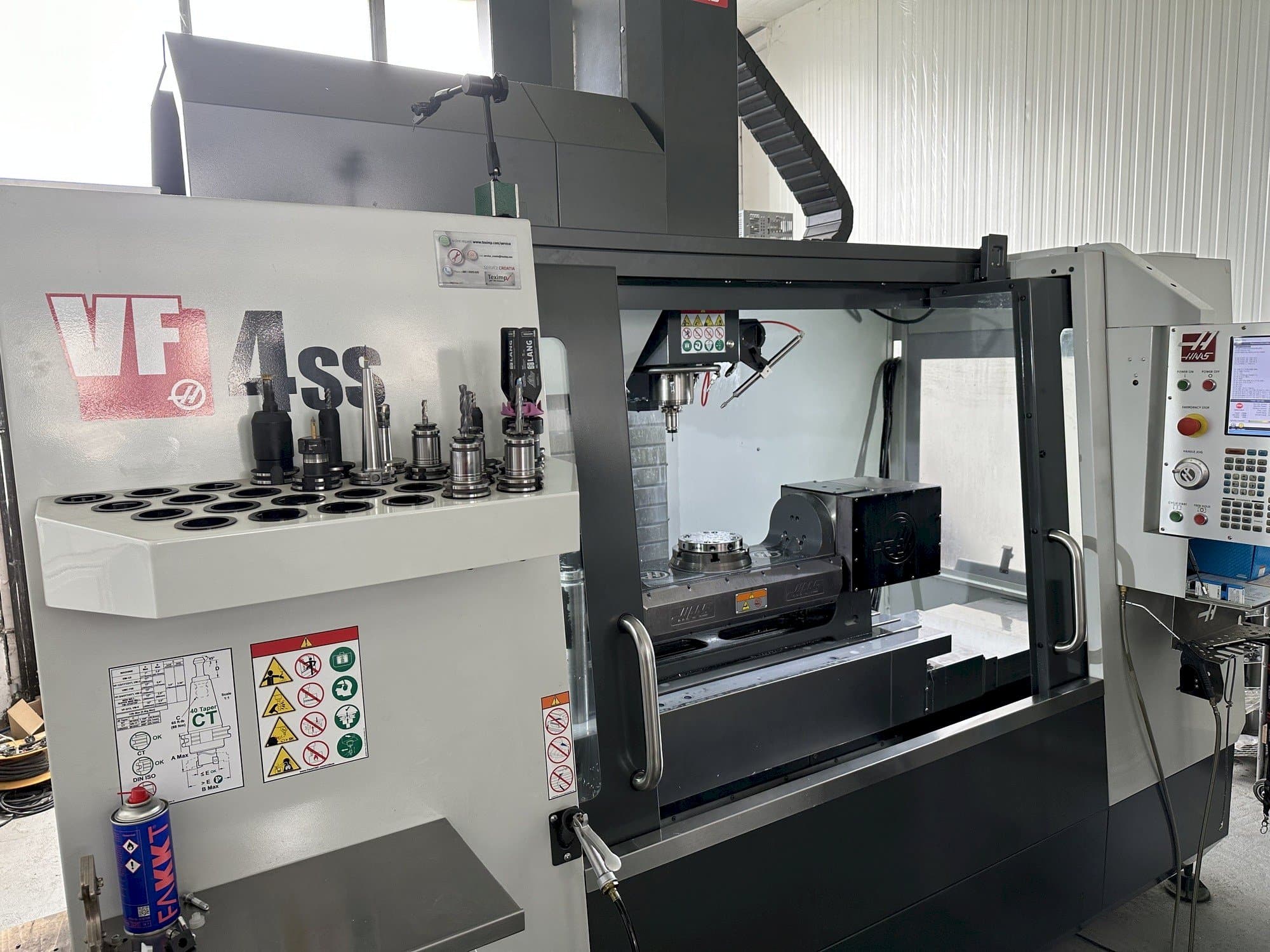Masinavaade HAAS VF-4SS vasakult