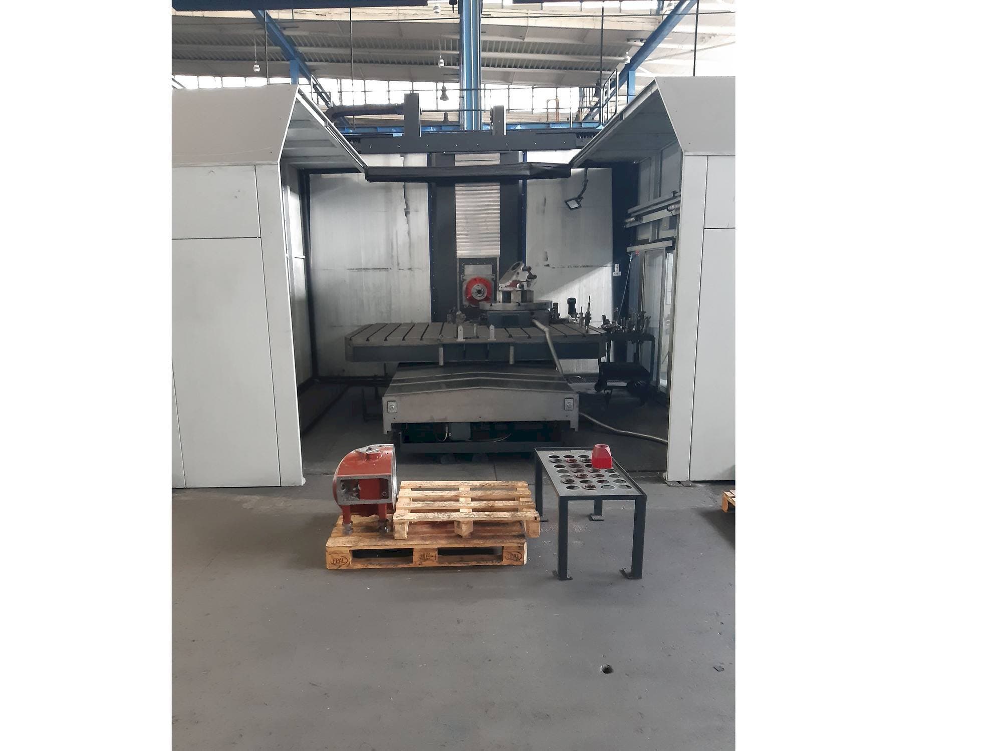 Masina Tos KURZIM FOQ 80 eestvaade