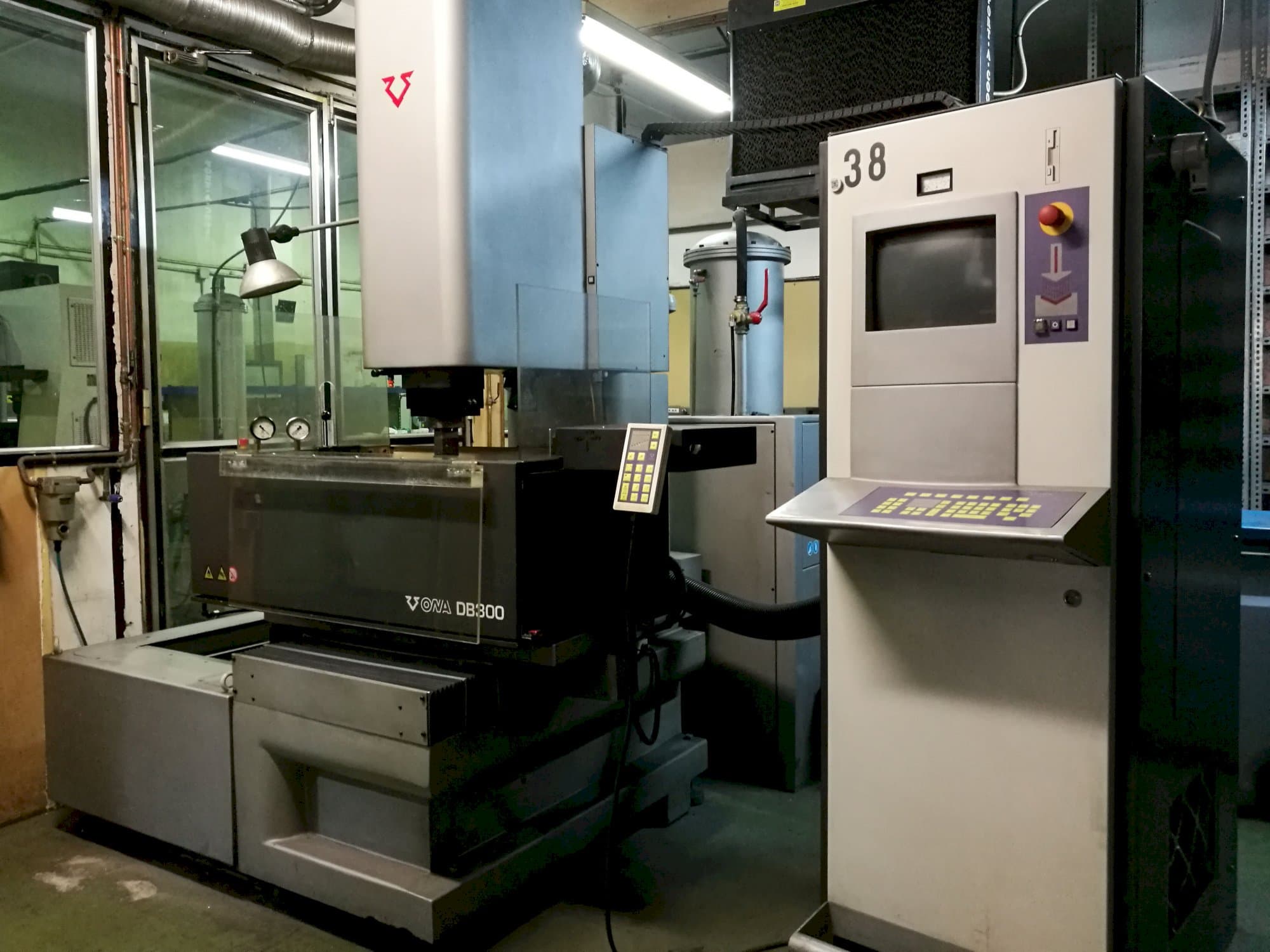 Masinavaade ONA DB300 paremalt