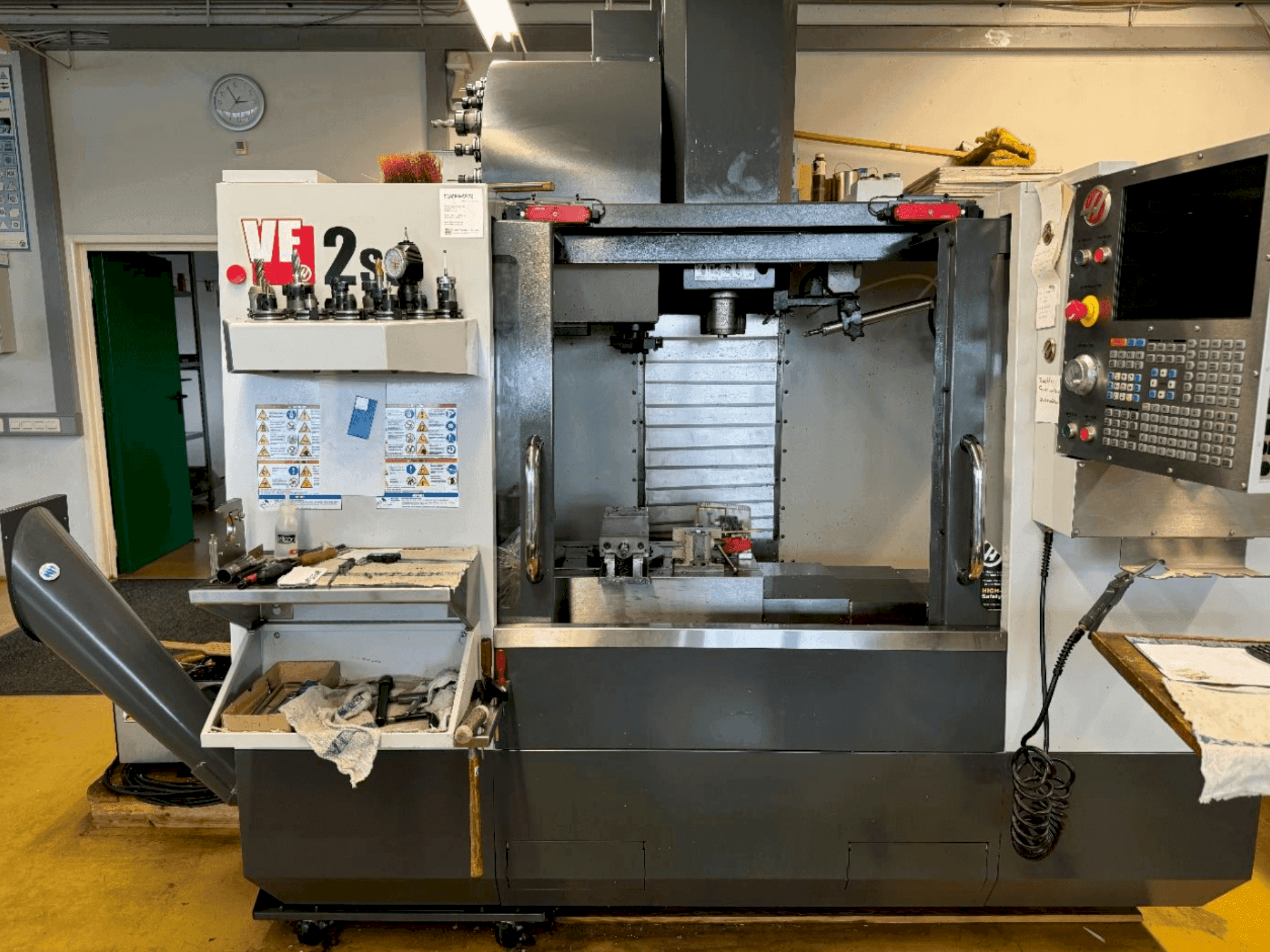 Masina HAAS VF-2SS eestvaade