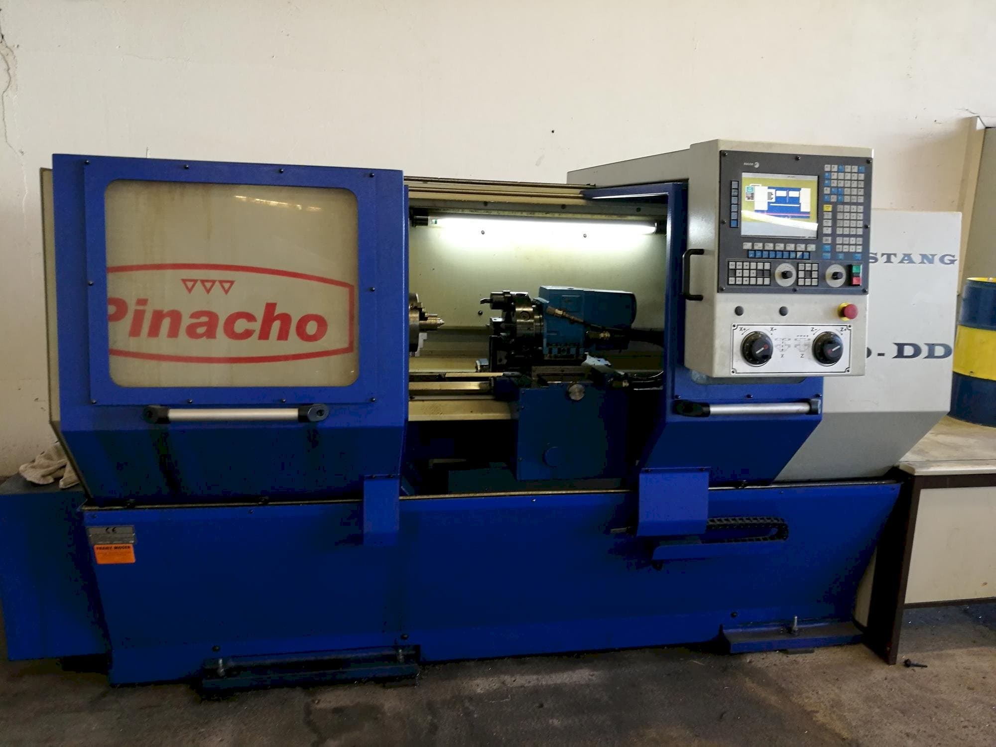 Masina Pinacho Mustang 200-DD   eestvaade