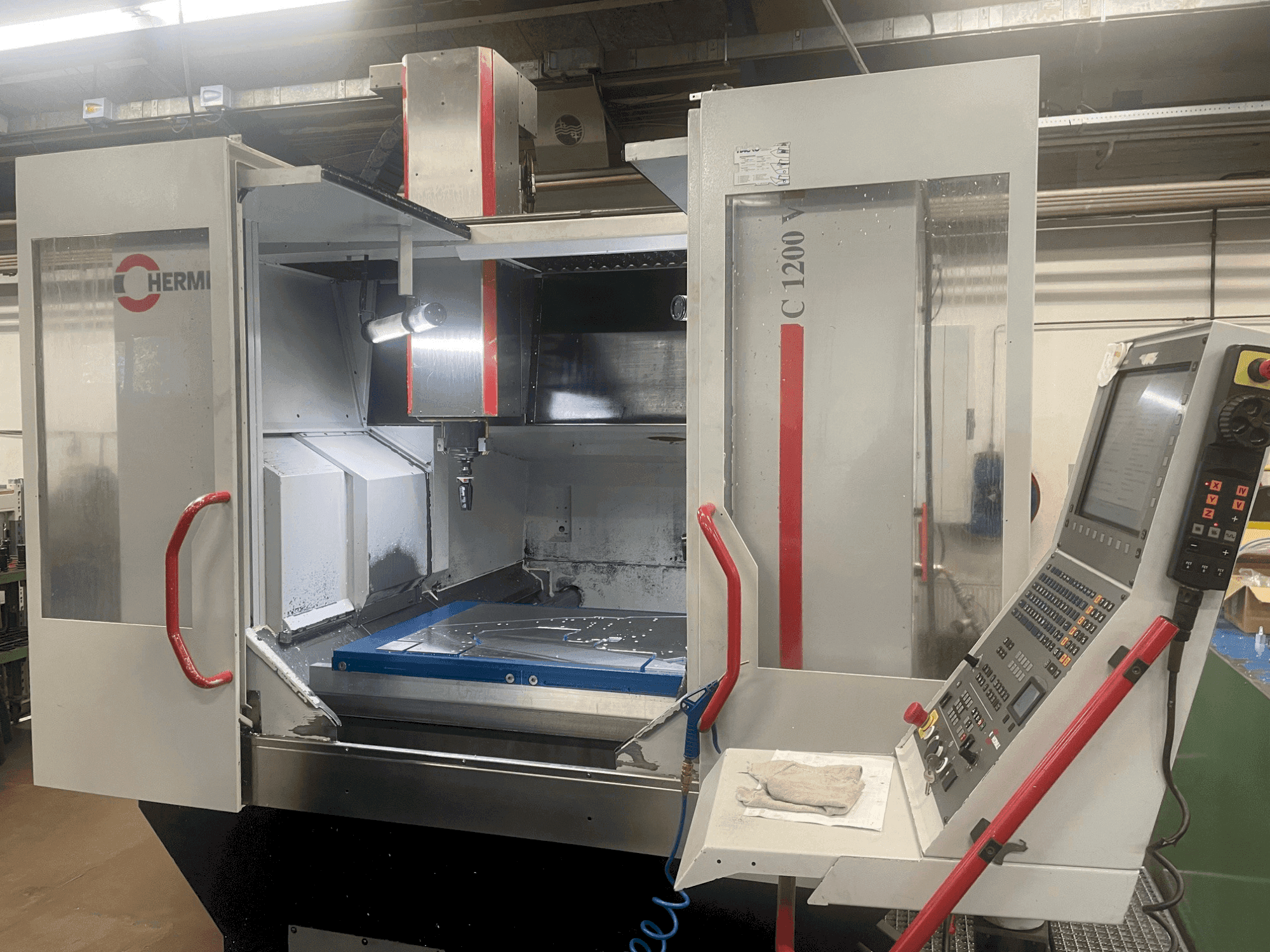 Masina HERMLE C 1200 V   eestvaade