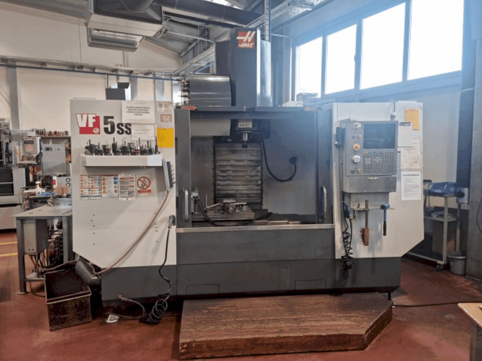 Masina HAAS VF-5SS eestvaade