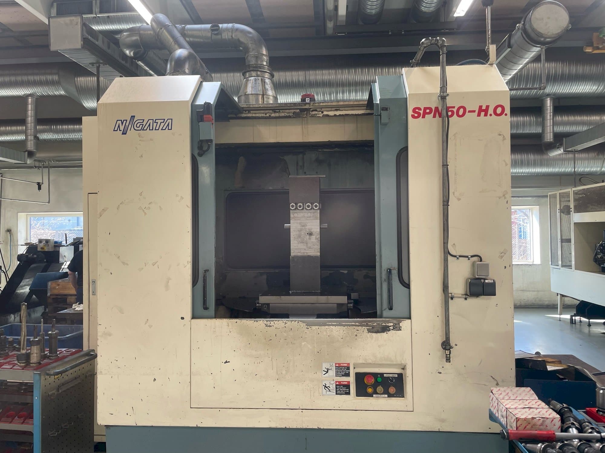 Masina Niigata SPN 50-HO eestvaade