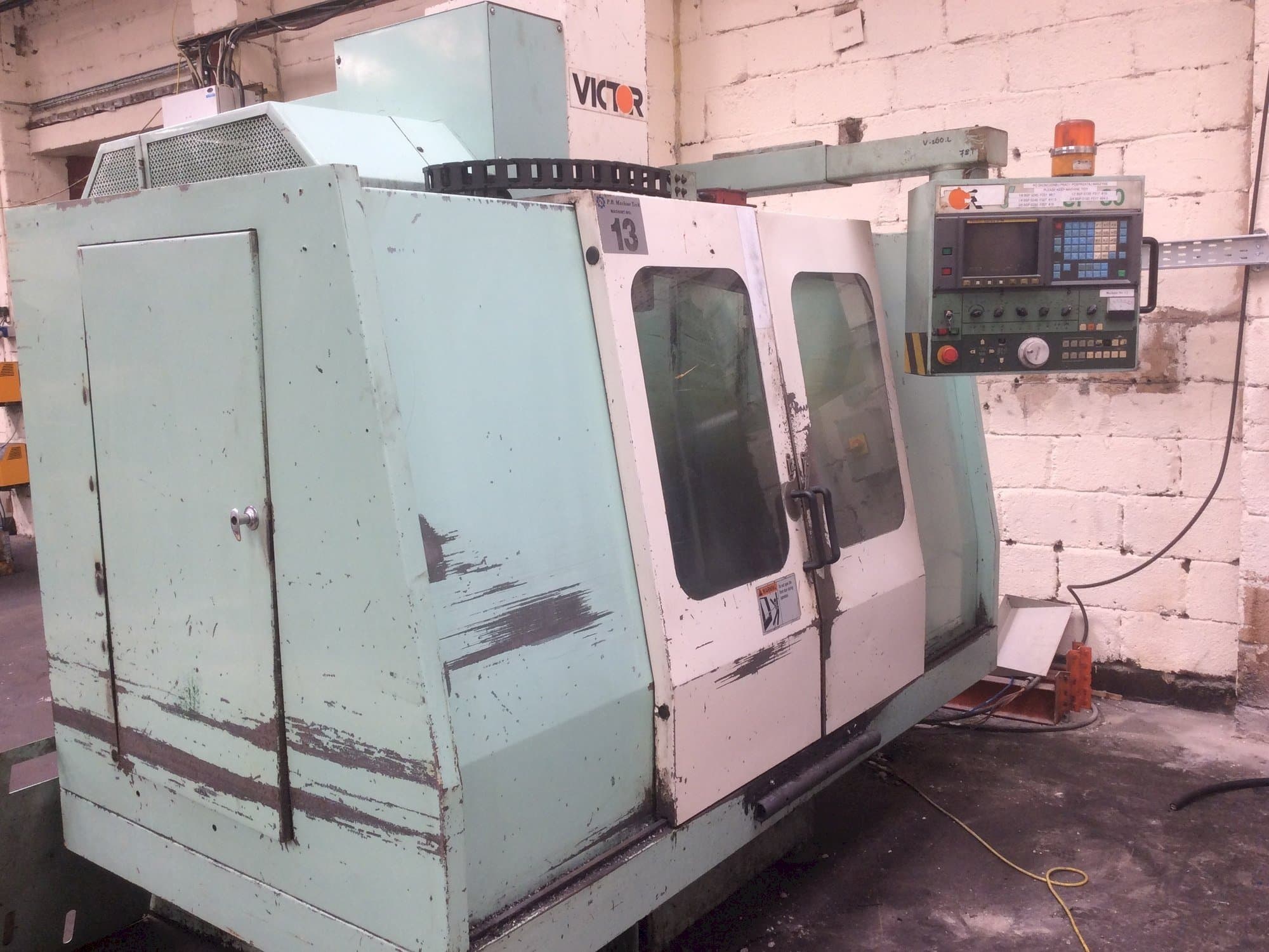 Masina Victor V Center-80 eestvaade