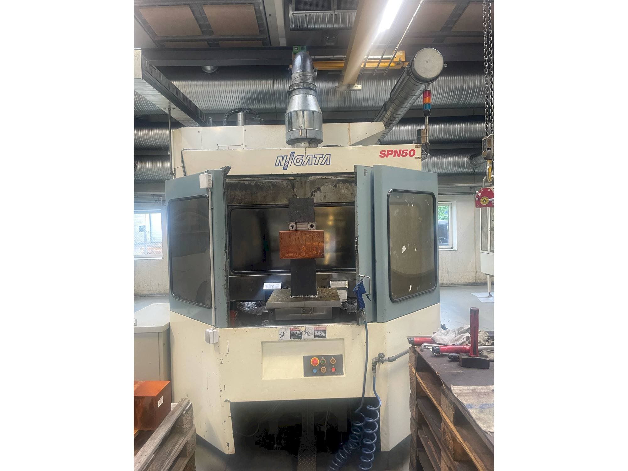 Masina Niigata SPN 50 eestvaade
