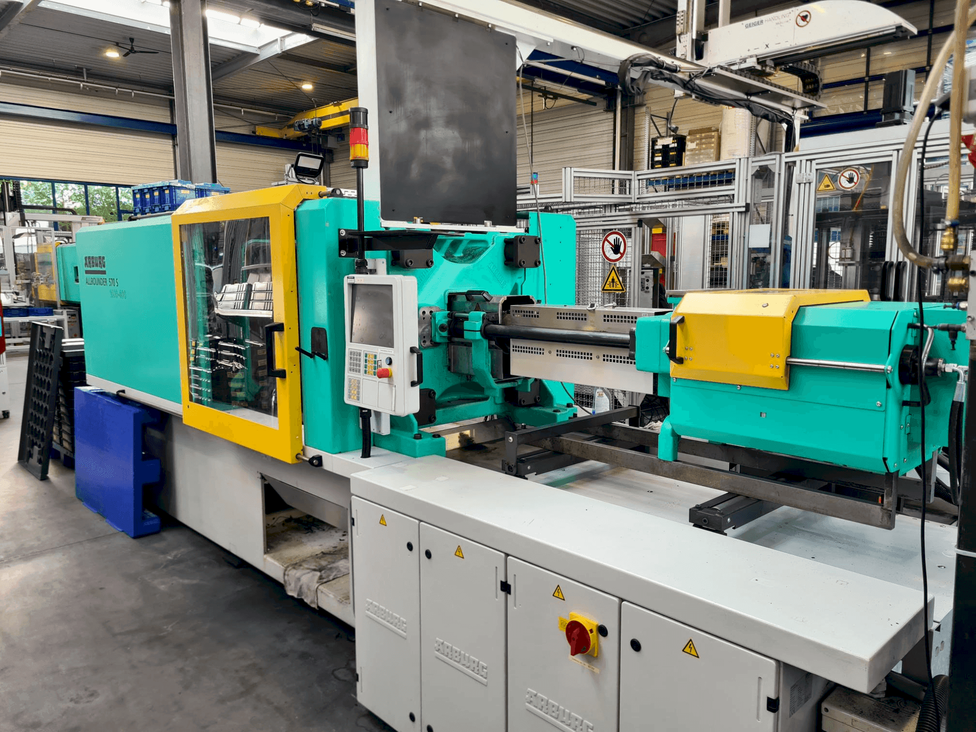 Masina Arburg Allrounder 570S 1600-400 eestvaade
