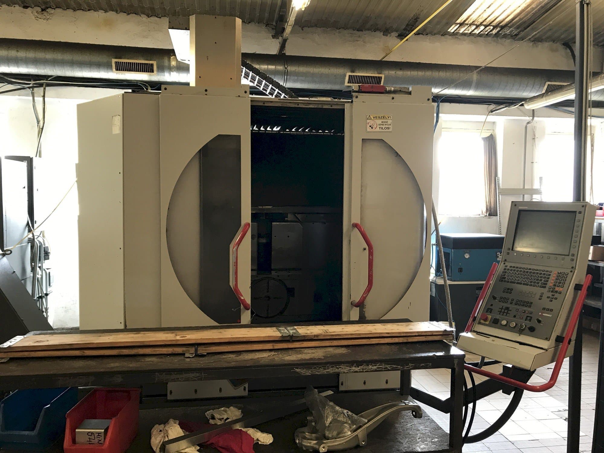 Masina HERMLE B 300 U eestvaade