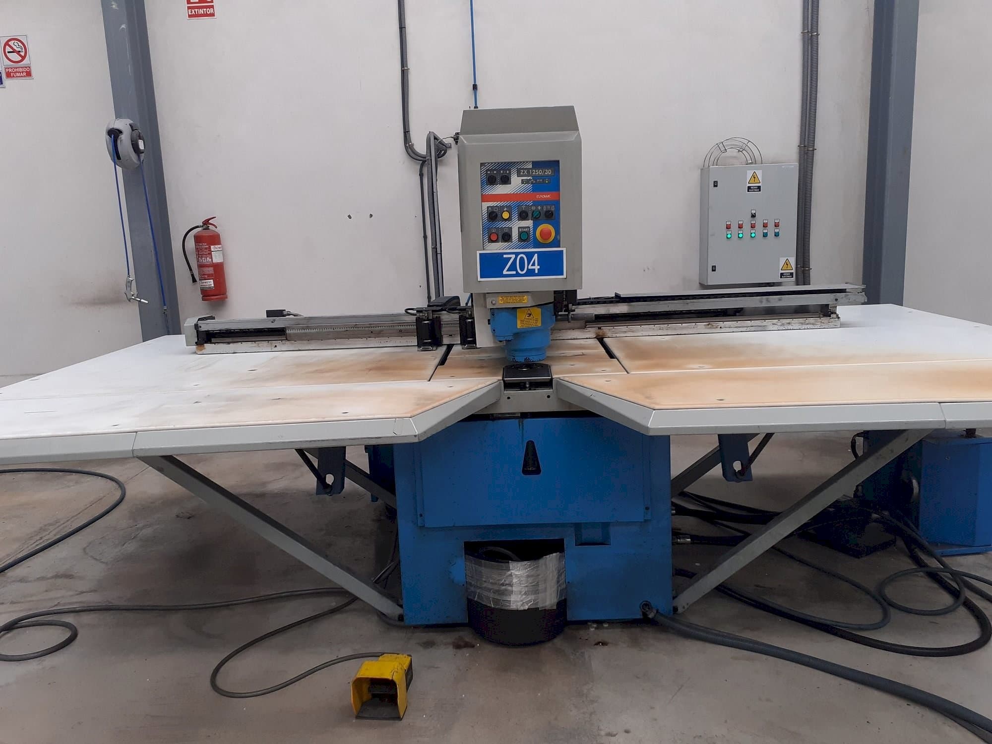 Masina Euromac ZX125-30 eestvaade