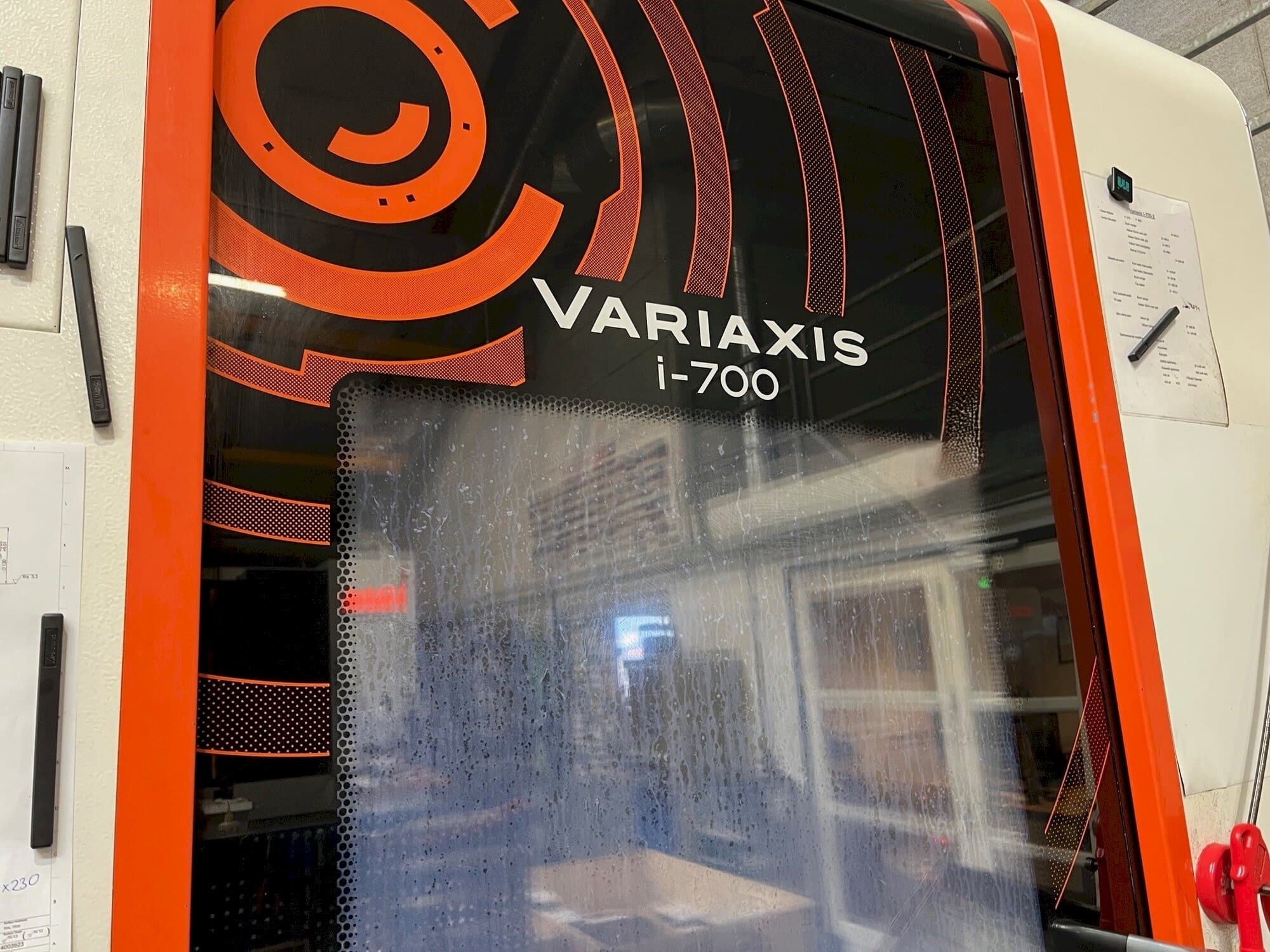 Masina Mazak Variaxis i-700 eestvaade