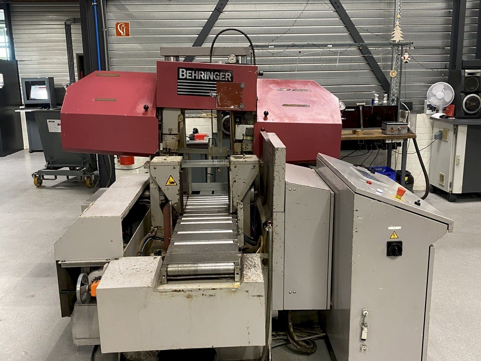 Masina Behringer HPB 303A eestvaade
