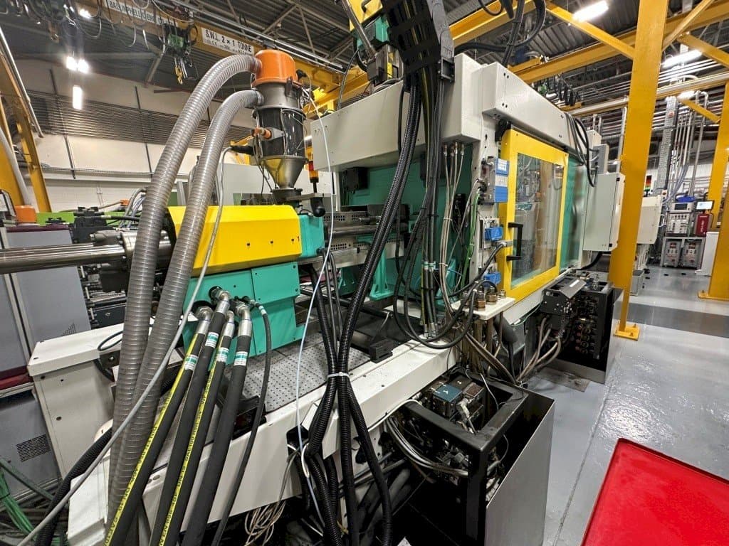 Masina Arburg Allrounder 570C 2000 -350/150   vasaku külje vaade