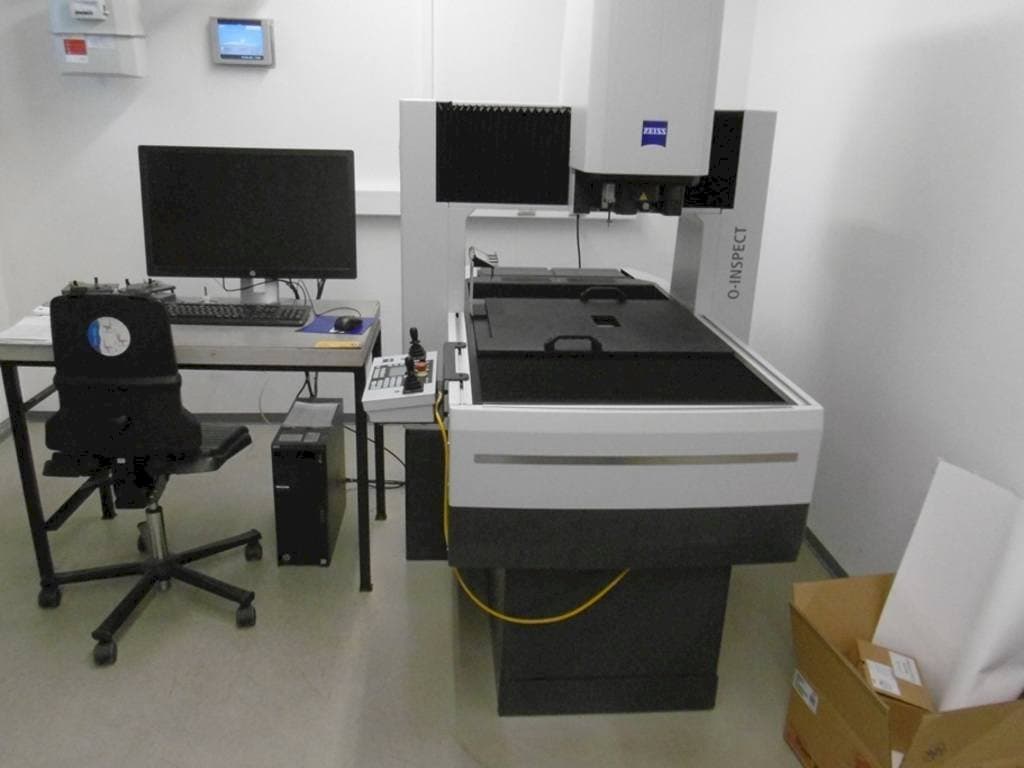 Masina ZEISS O-Inspect 543 eestvaade