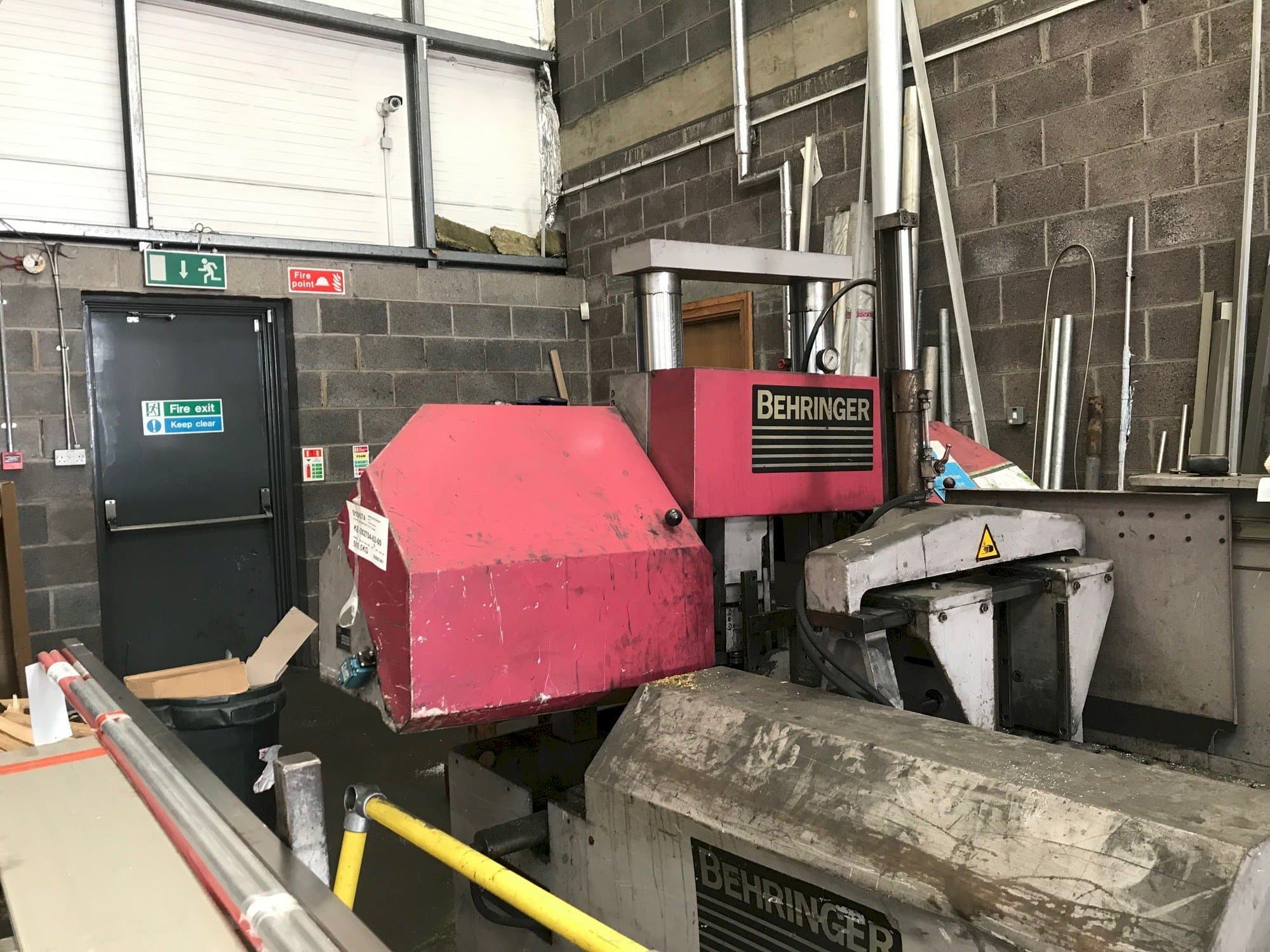 Masina Behringer HBP303A eestvaade