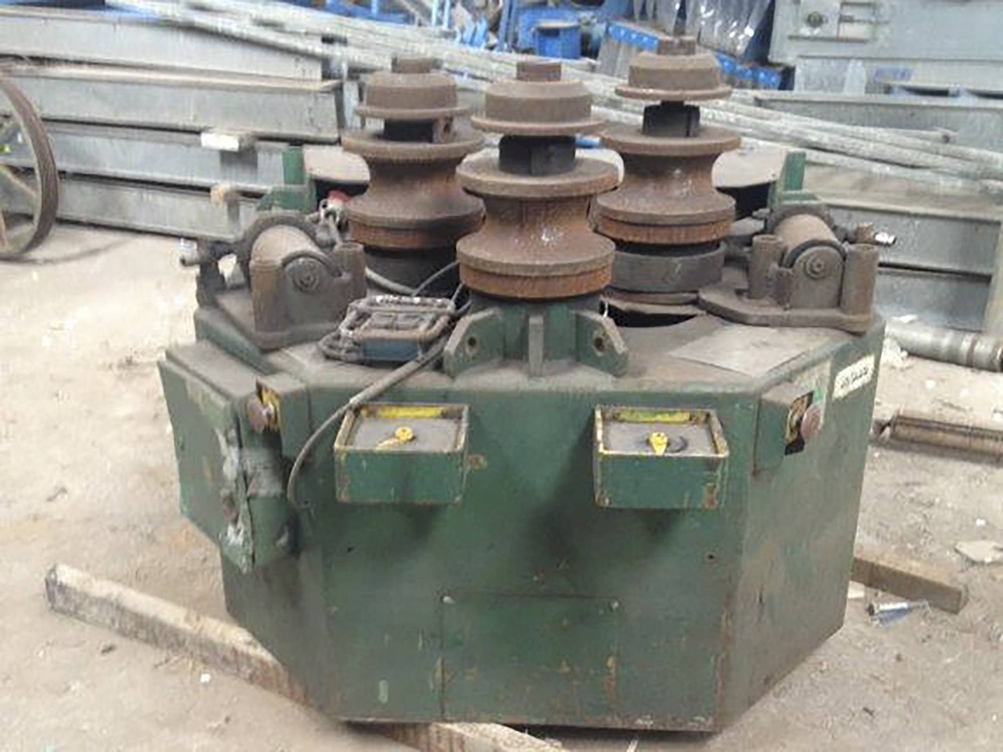 Masina ROUNDO R-5 eestvaade