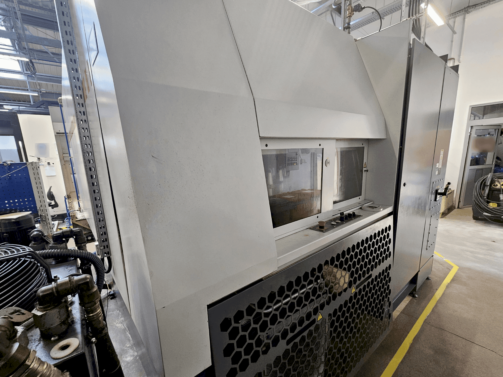 Masina KOVOSVIT MAS MCU 630V-5X   külgvaade