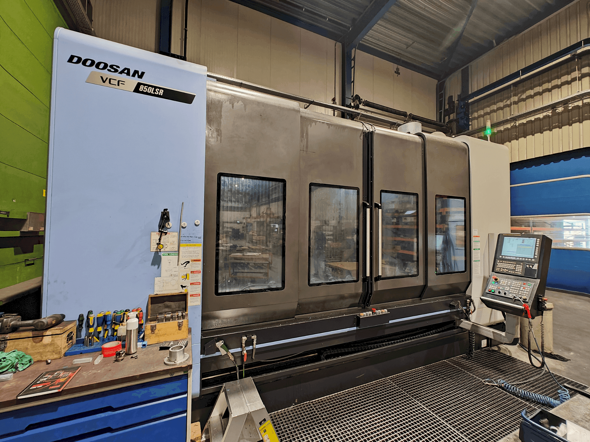 Masina DOOSAN VCF 850 LSR eestvaade