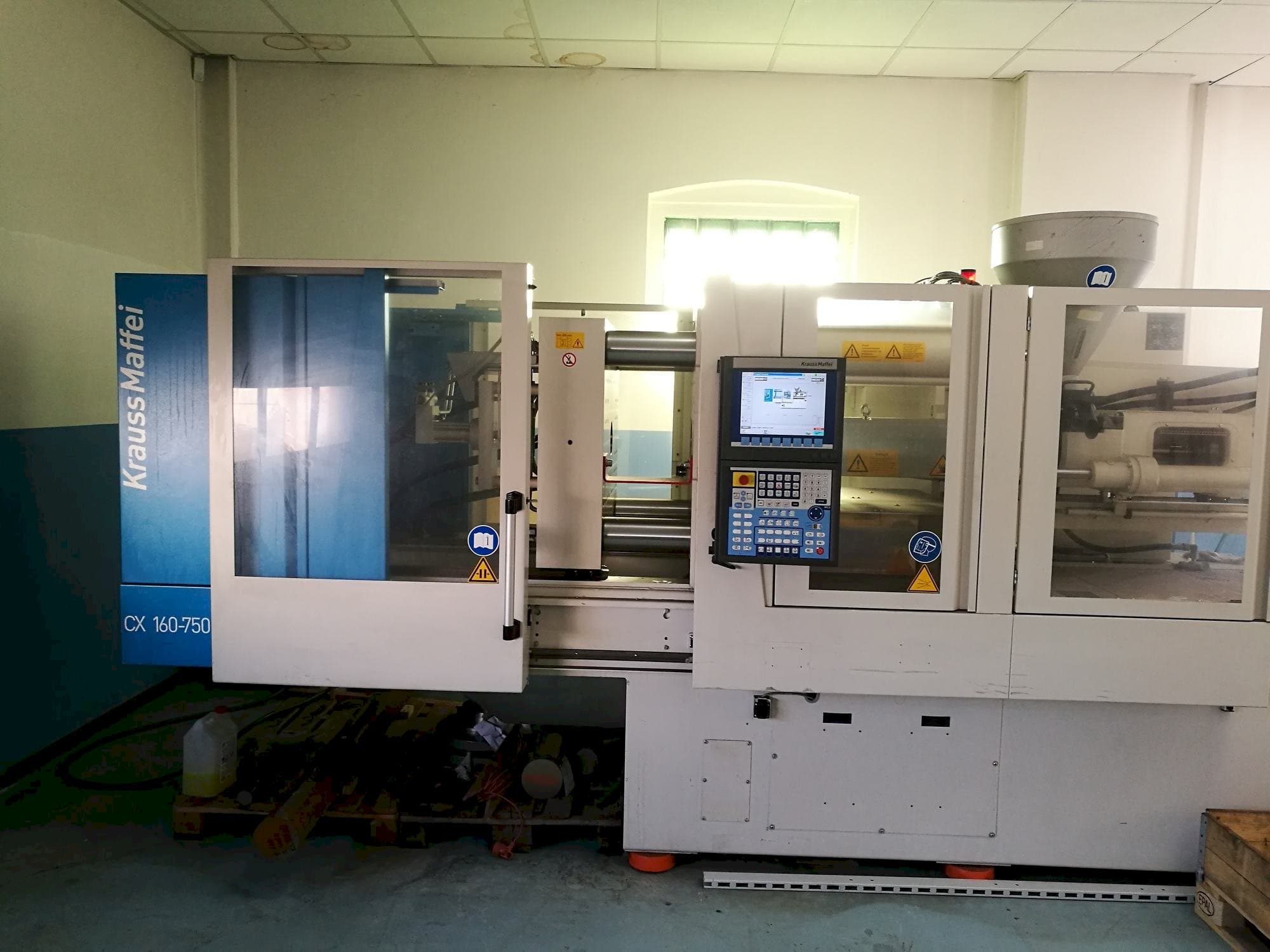 Masina Krauss Maffei KM 160-750 CX eestvaade
