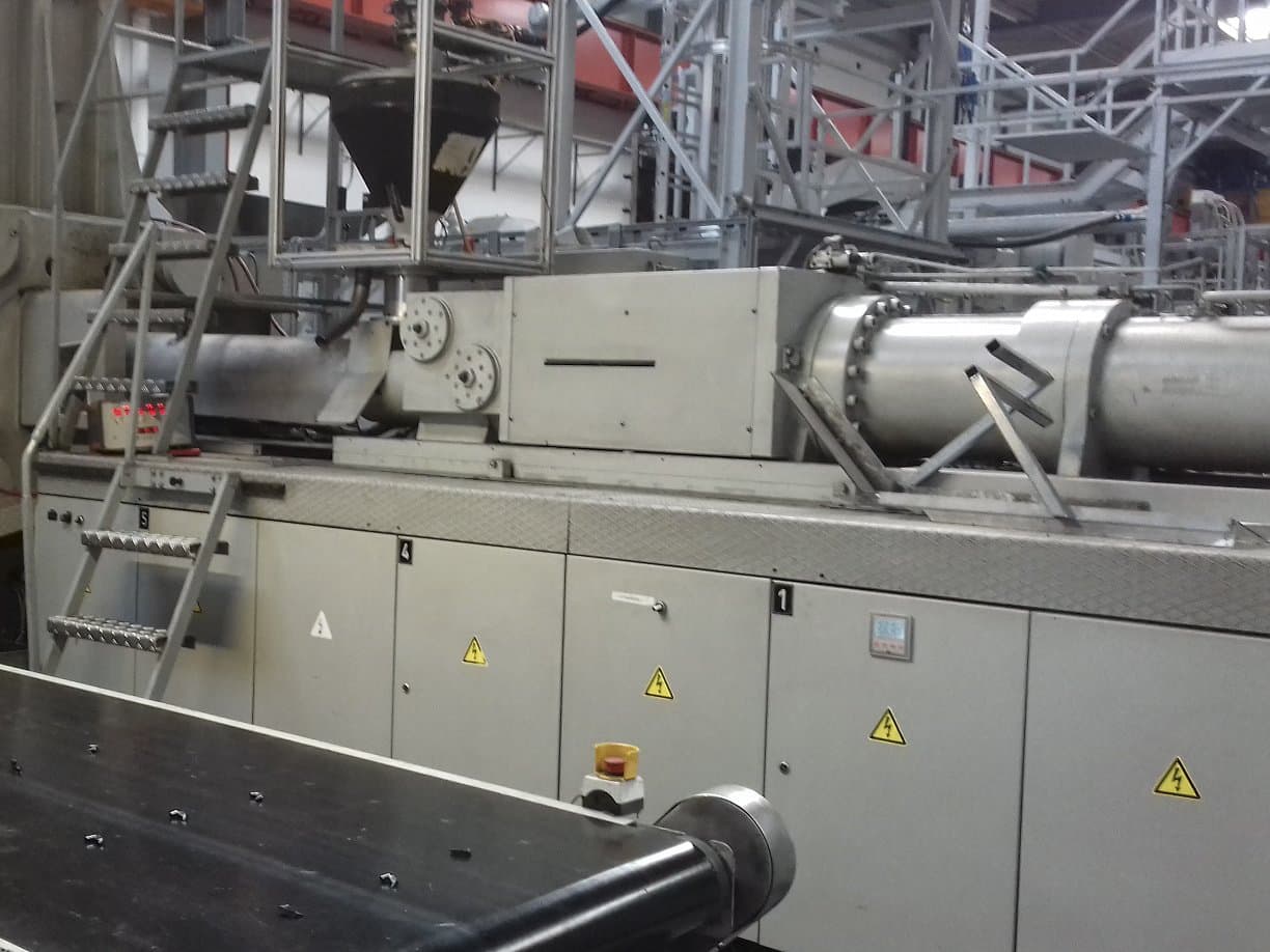 Masina Krauss Maffei 650-4350 BM parema külje vaade