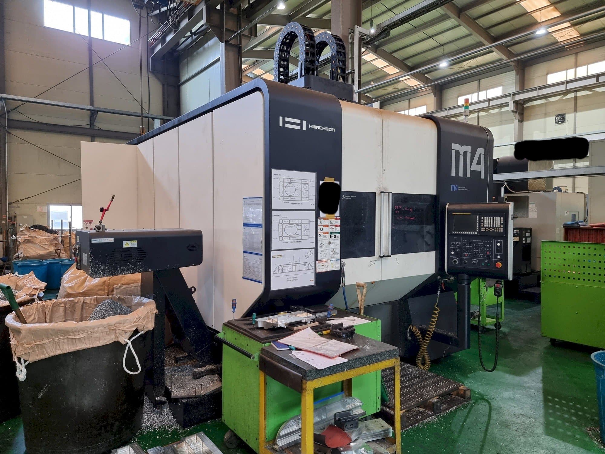 Masina HWACHEON M4-5AX eestvaade