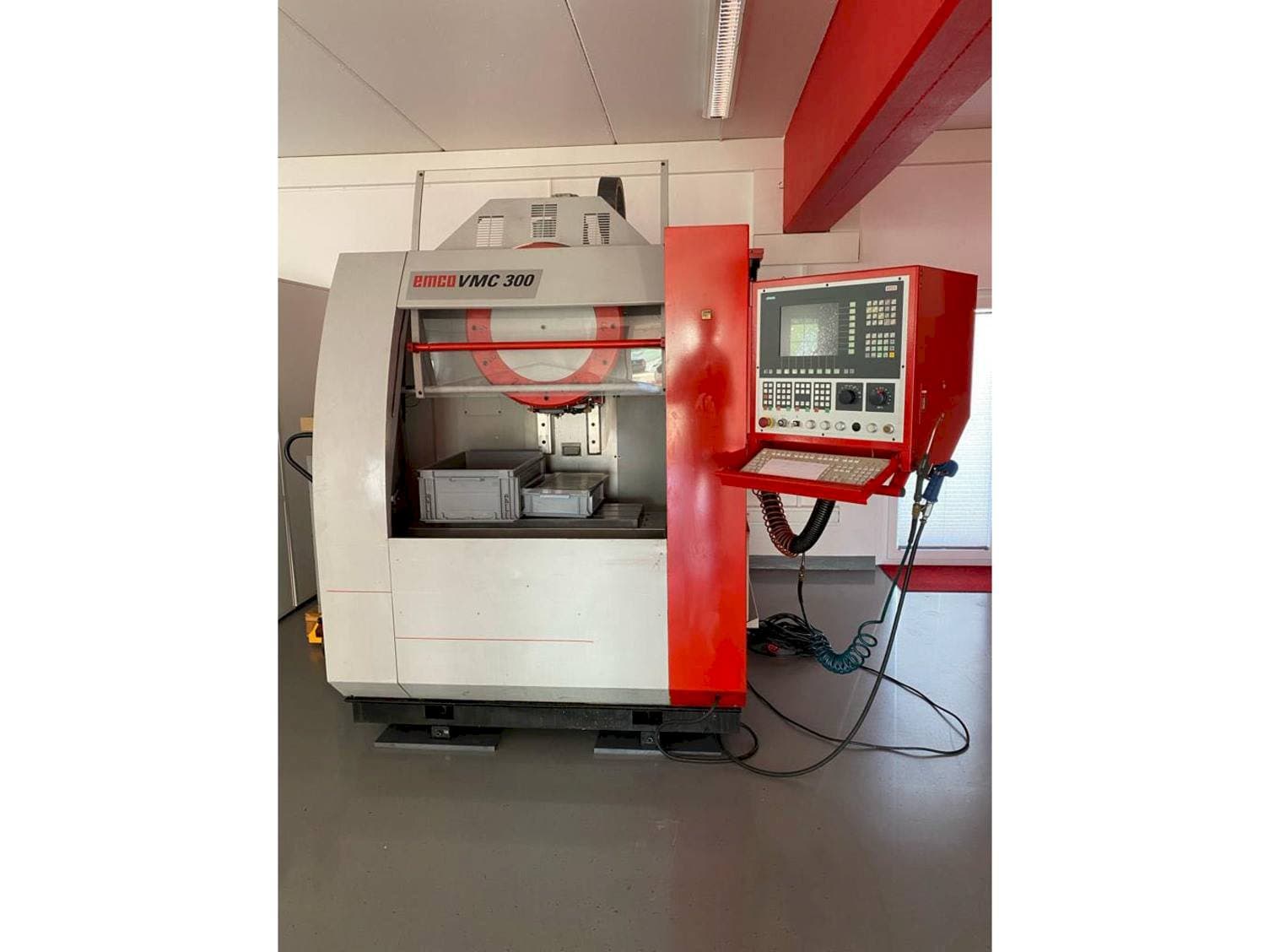 Masina EMCO VMC 300 eestvaade