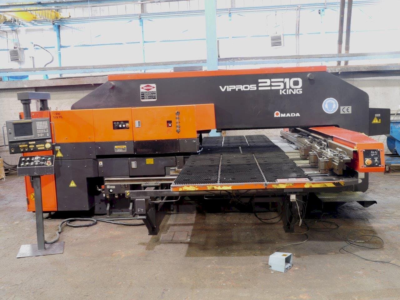 Masina AMADA Vipros S2510 eestvaade