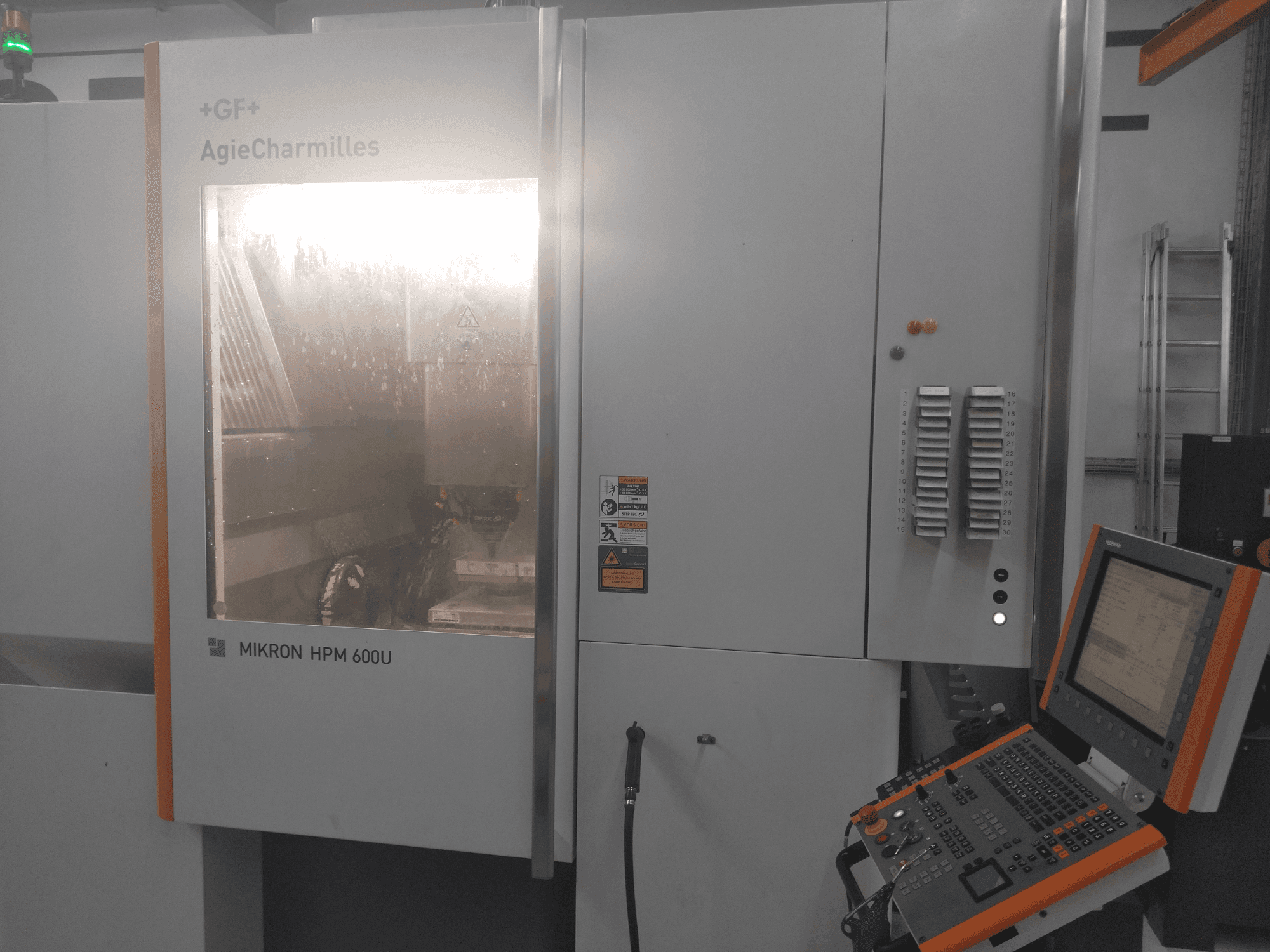 Masina MIKRON HPM 600U   eestvaade