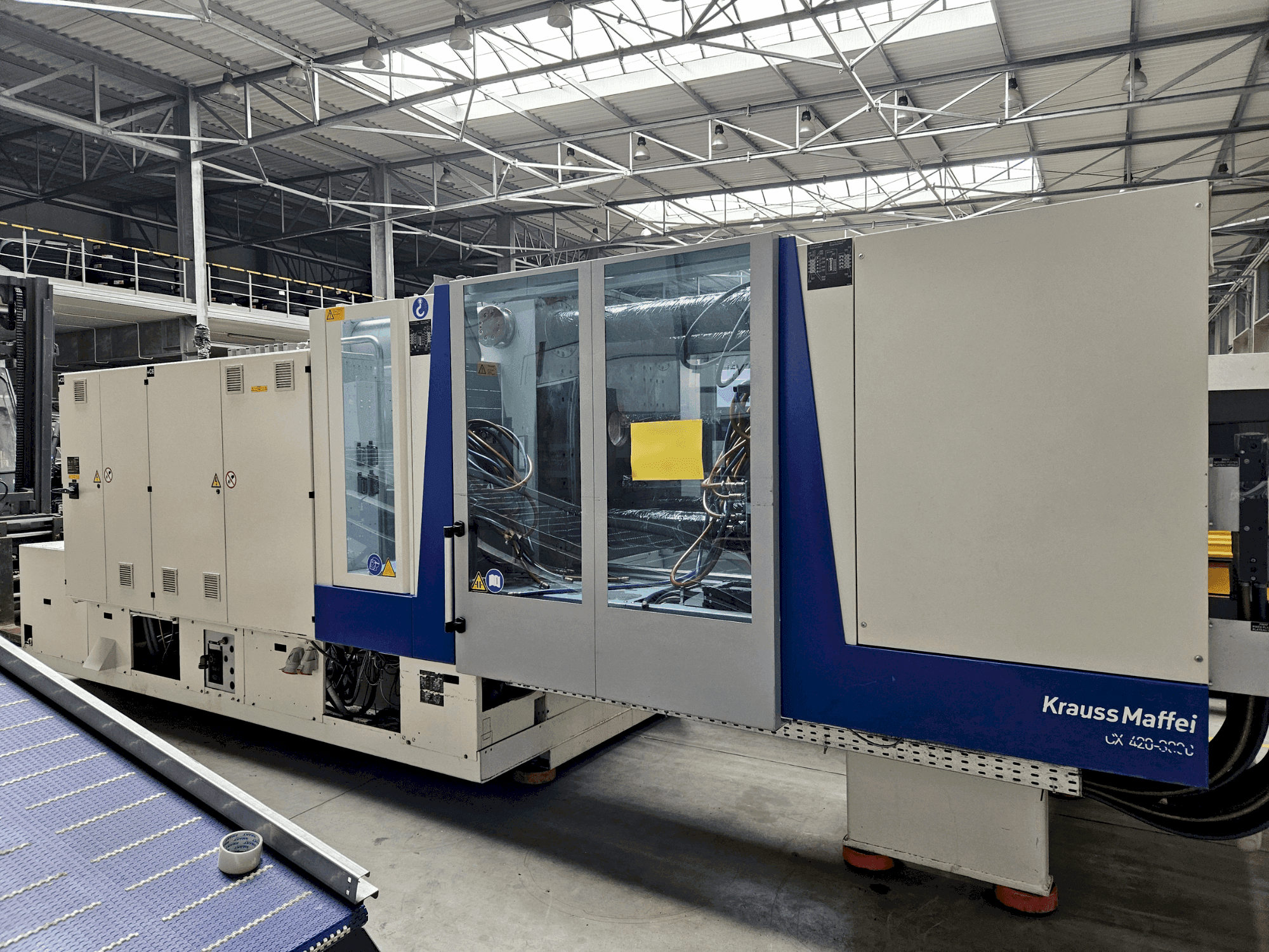 Masina Krauss Maffei 420-3000 CX eestvaade