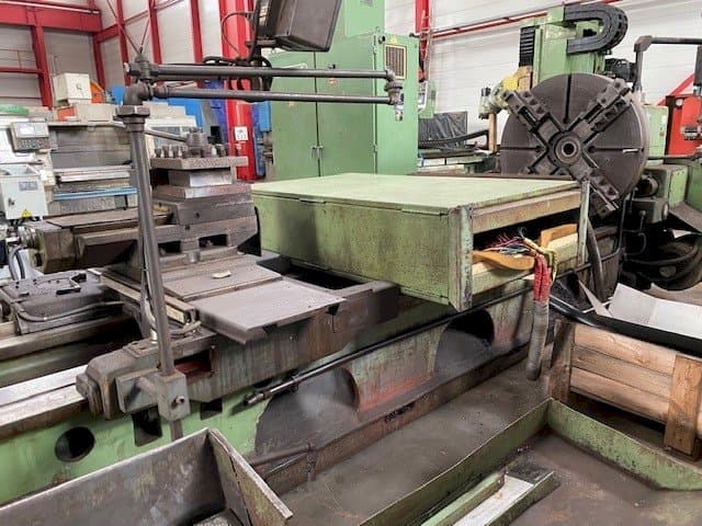 Masina TOS SU 100/8000 eestvaade