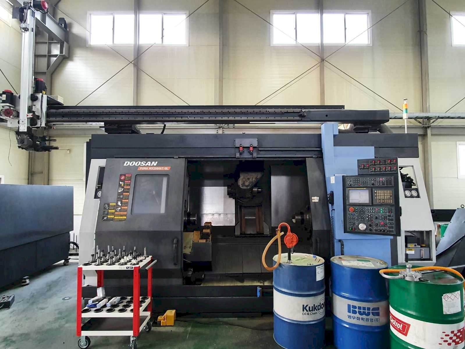 Masina Doosan Puma MX2500ST-GL eestvaade