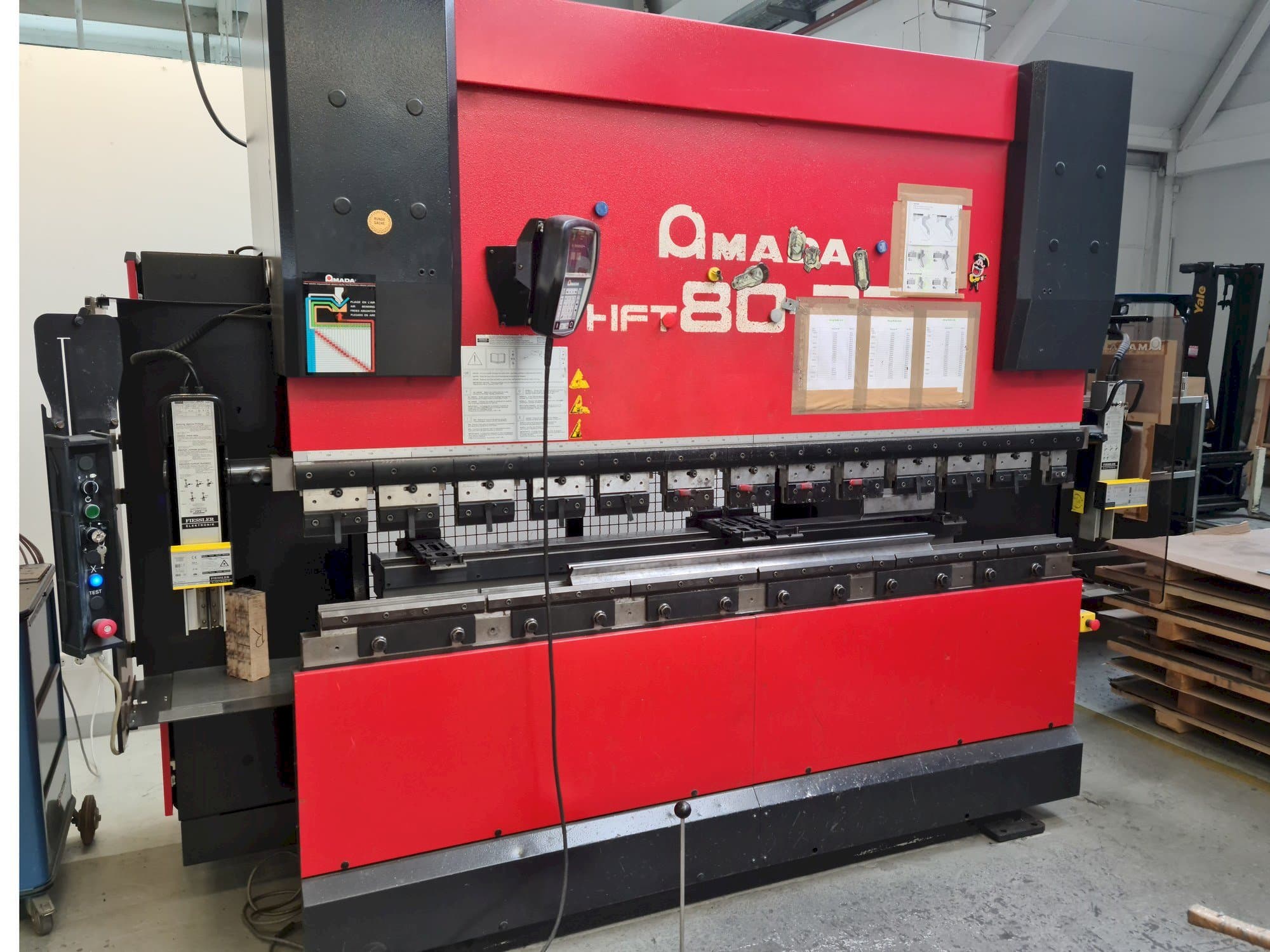Masina AMADA HFT 80-25 eestvaade