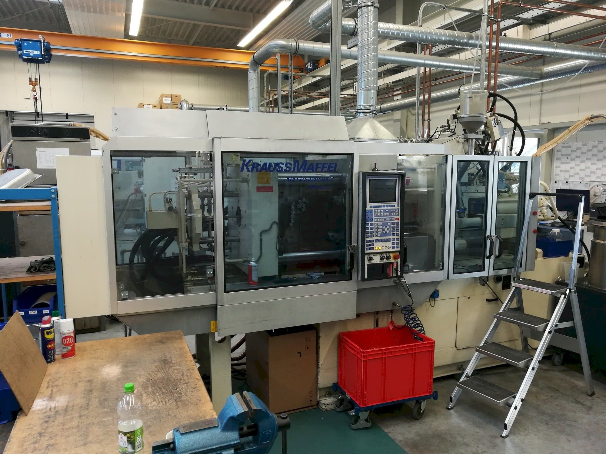 Masina Krauss Maffei 110-390/90 CZ eestvaade