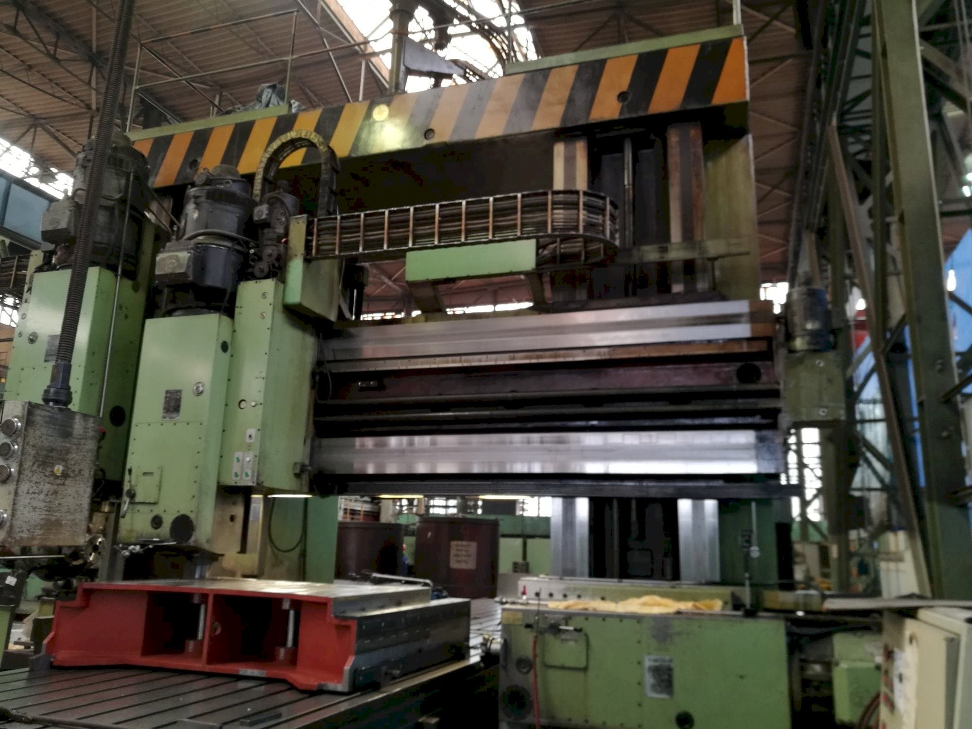 Masina TOS FRV-D 20 x 40 eestvaade