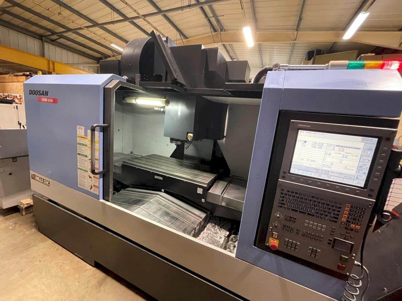 Masina Doosan DNM650 eestvaade