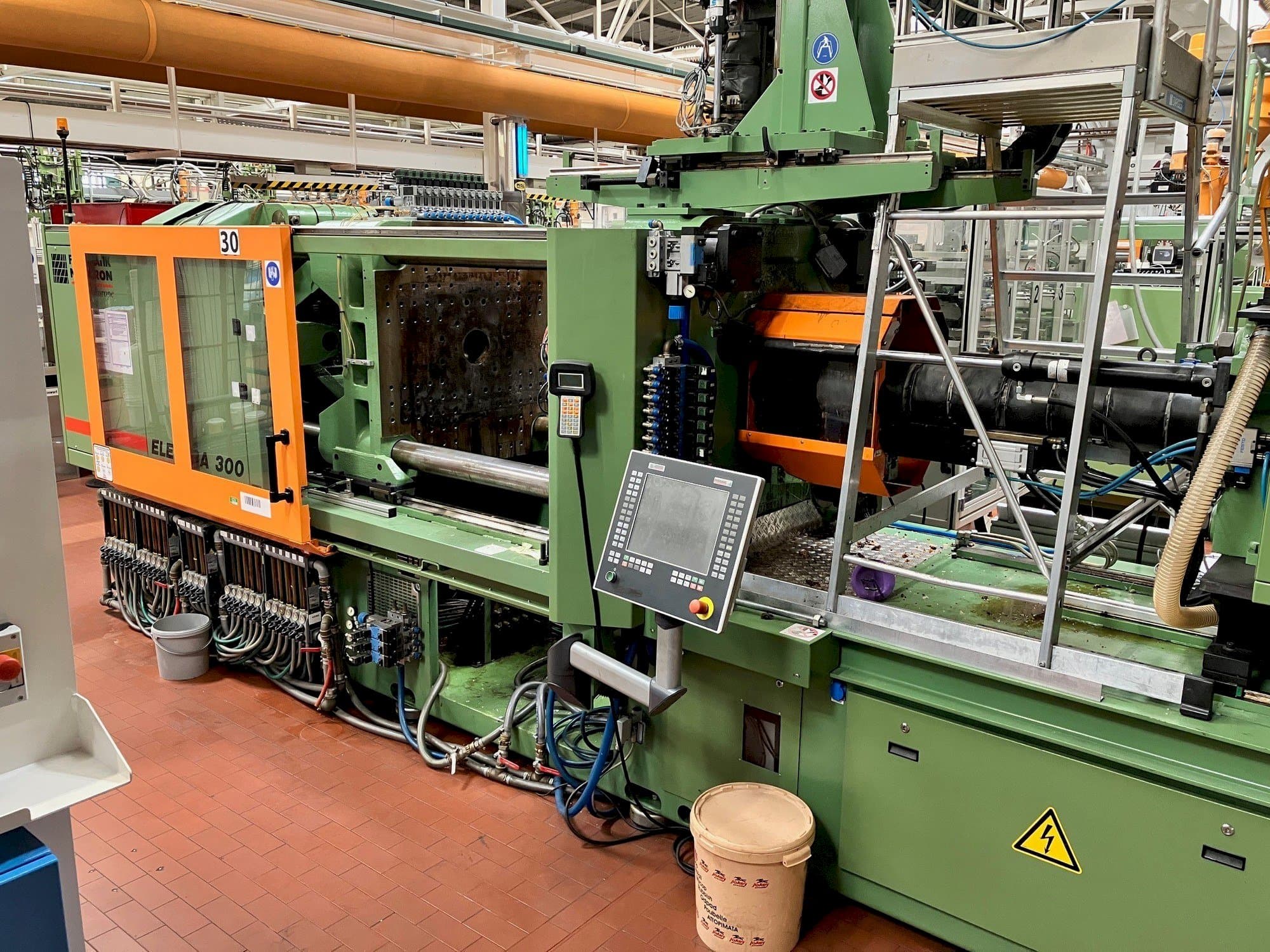 Masina FERROMATIK MILACRON Europe Elektra 300   eestvaade