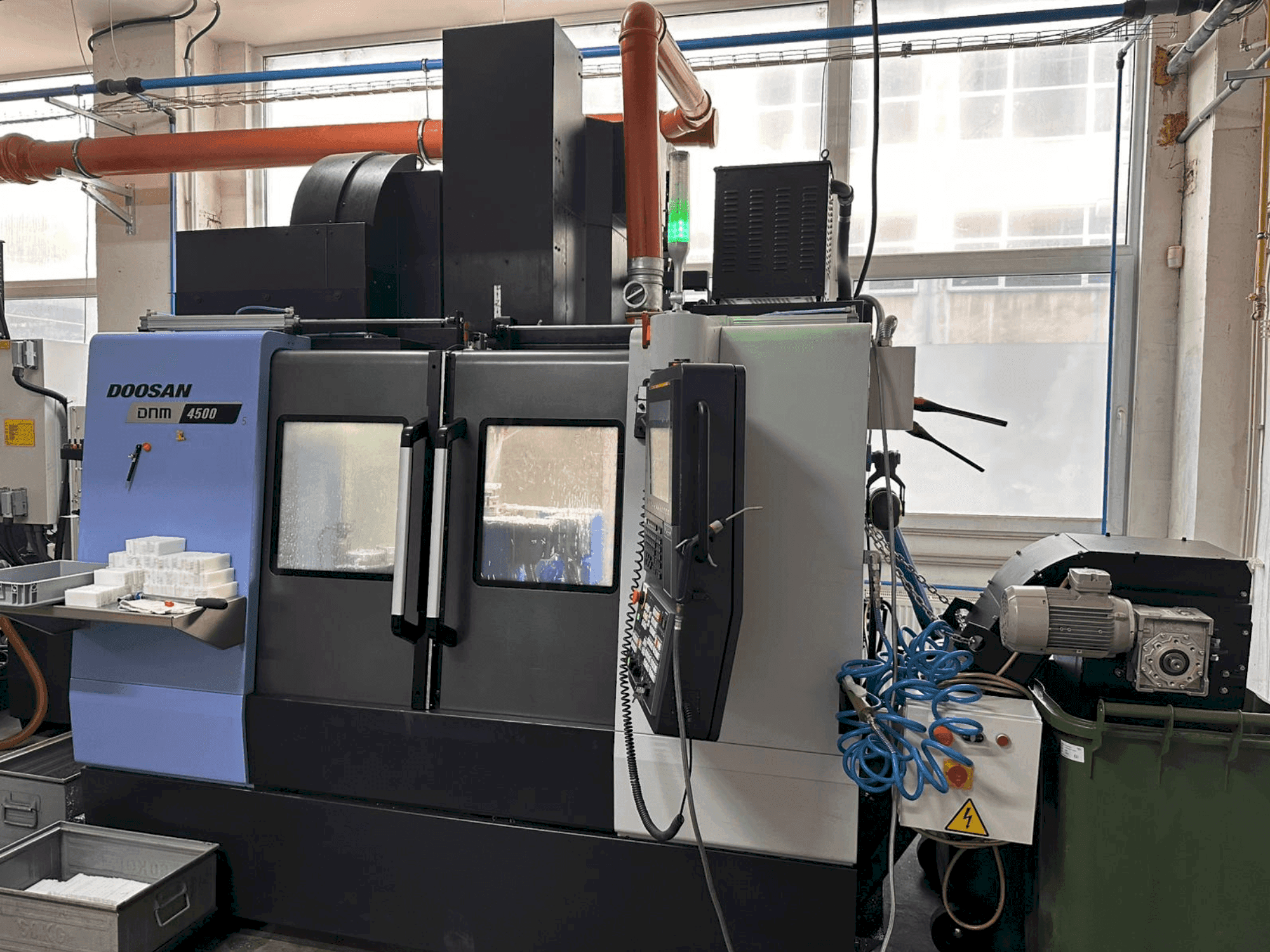 Masina DOOSAN DNM 4500 eestvaade