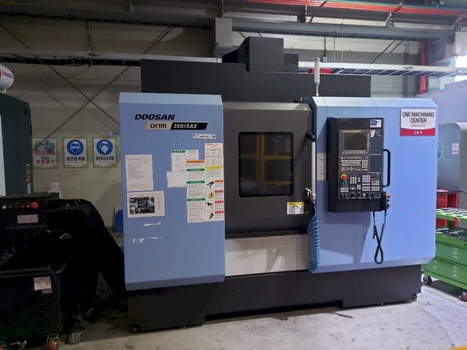 Masina Doosan DNM350/5AX eestvaade